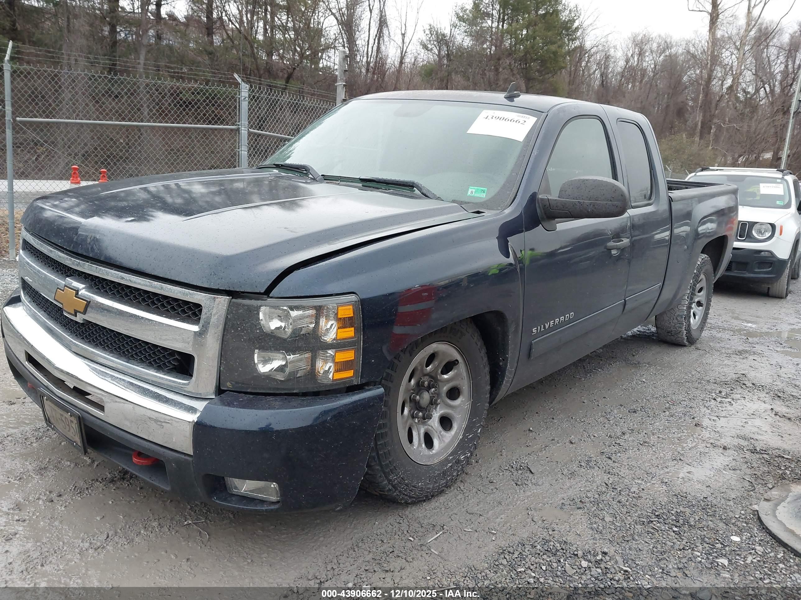 CHEVROLET SILVERADO image 2