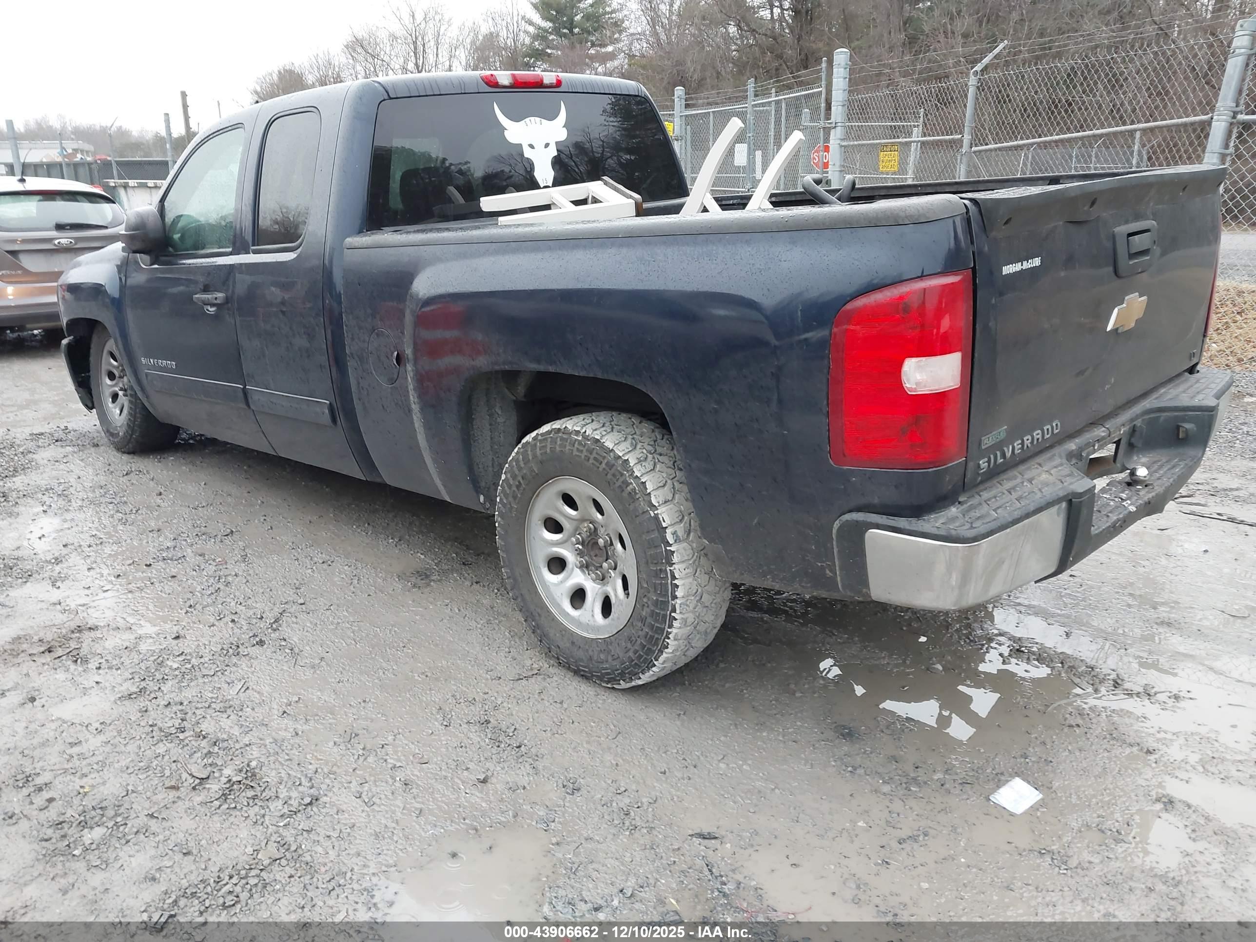 CHEVROLET SILVERADO image 3