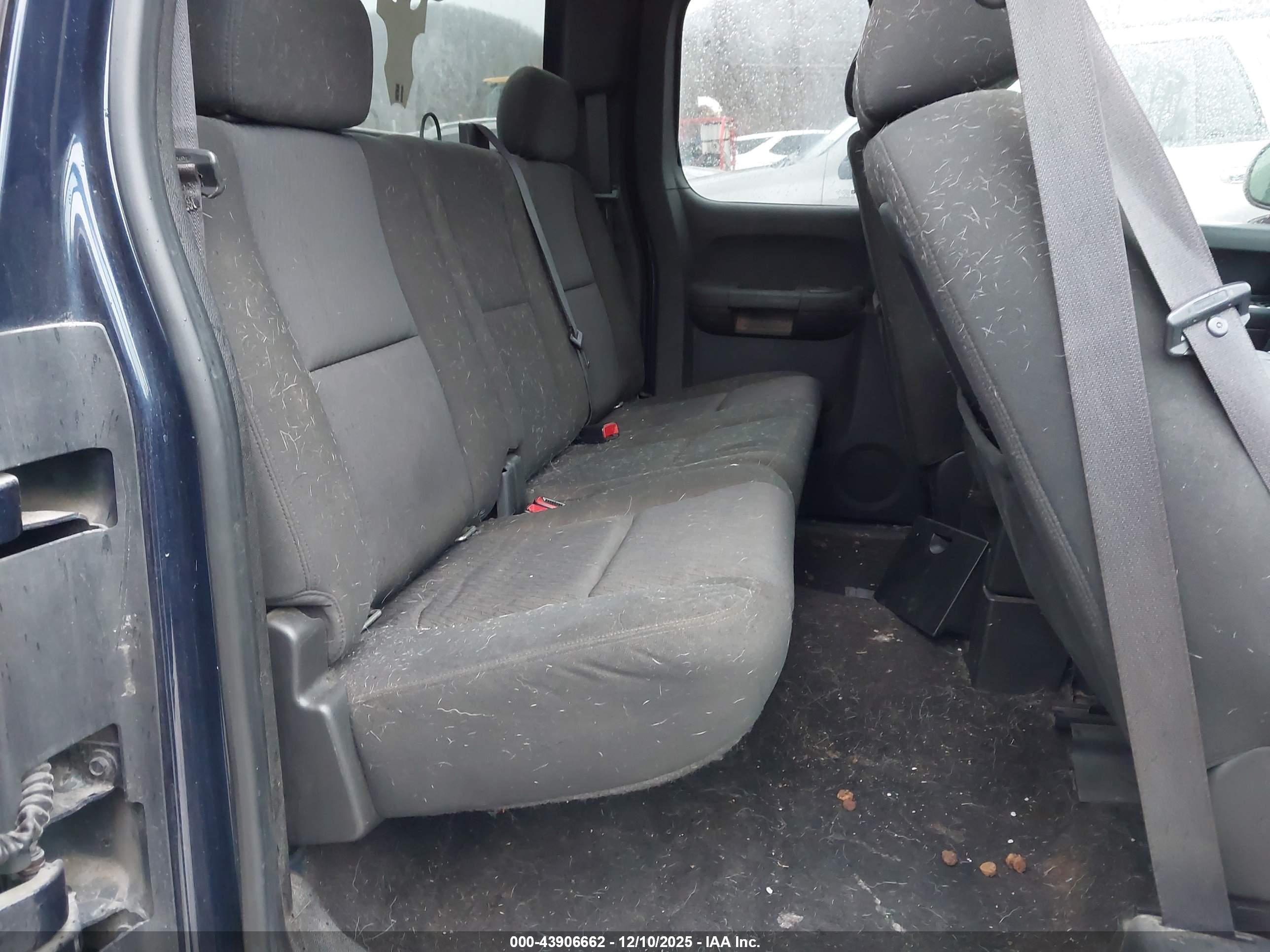 CHEVROLET SILVERADO image 8