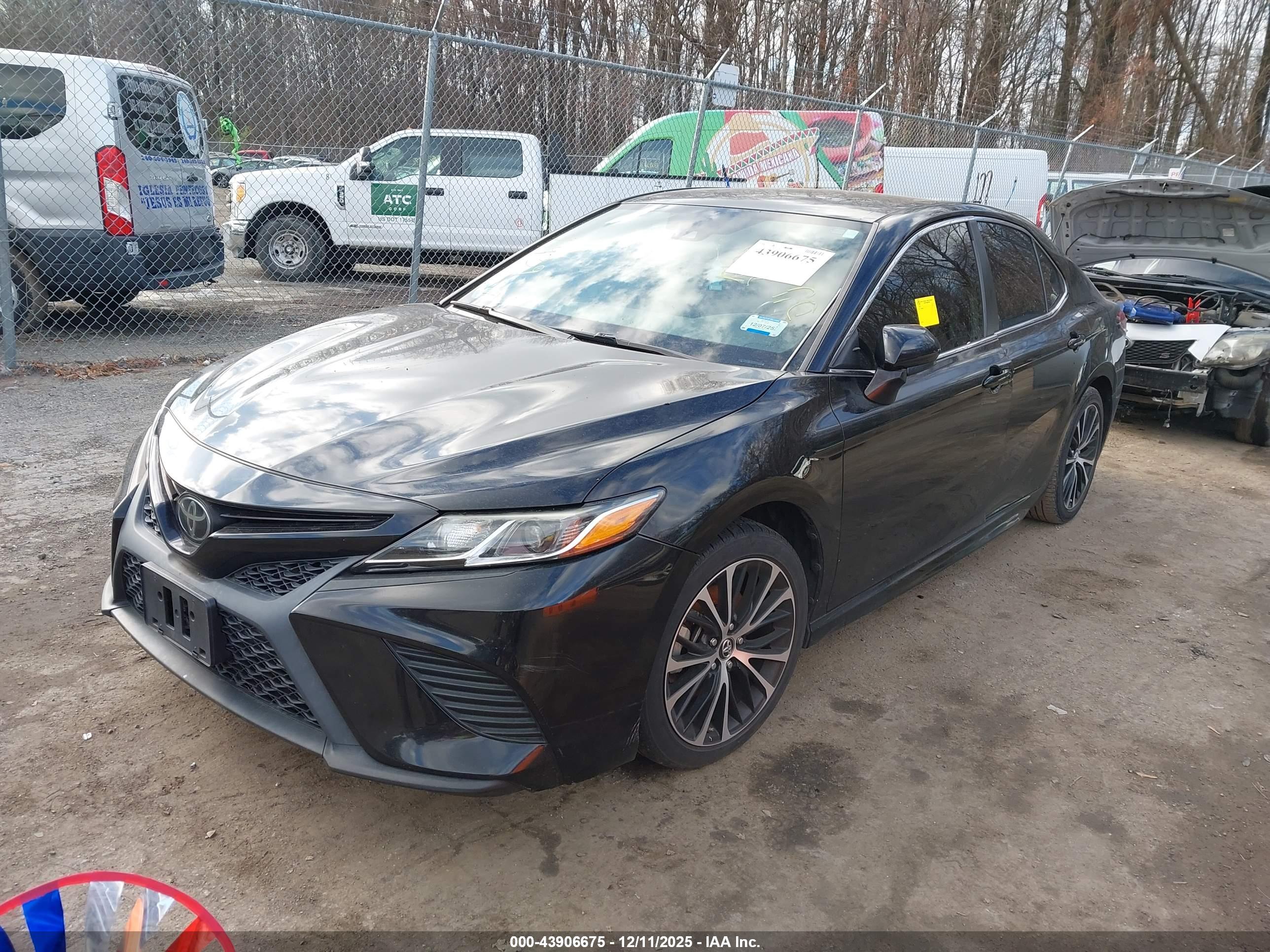 TOYOTA CAMRY image 2