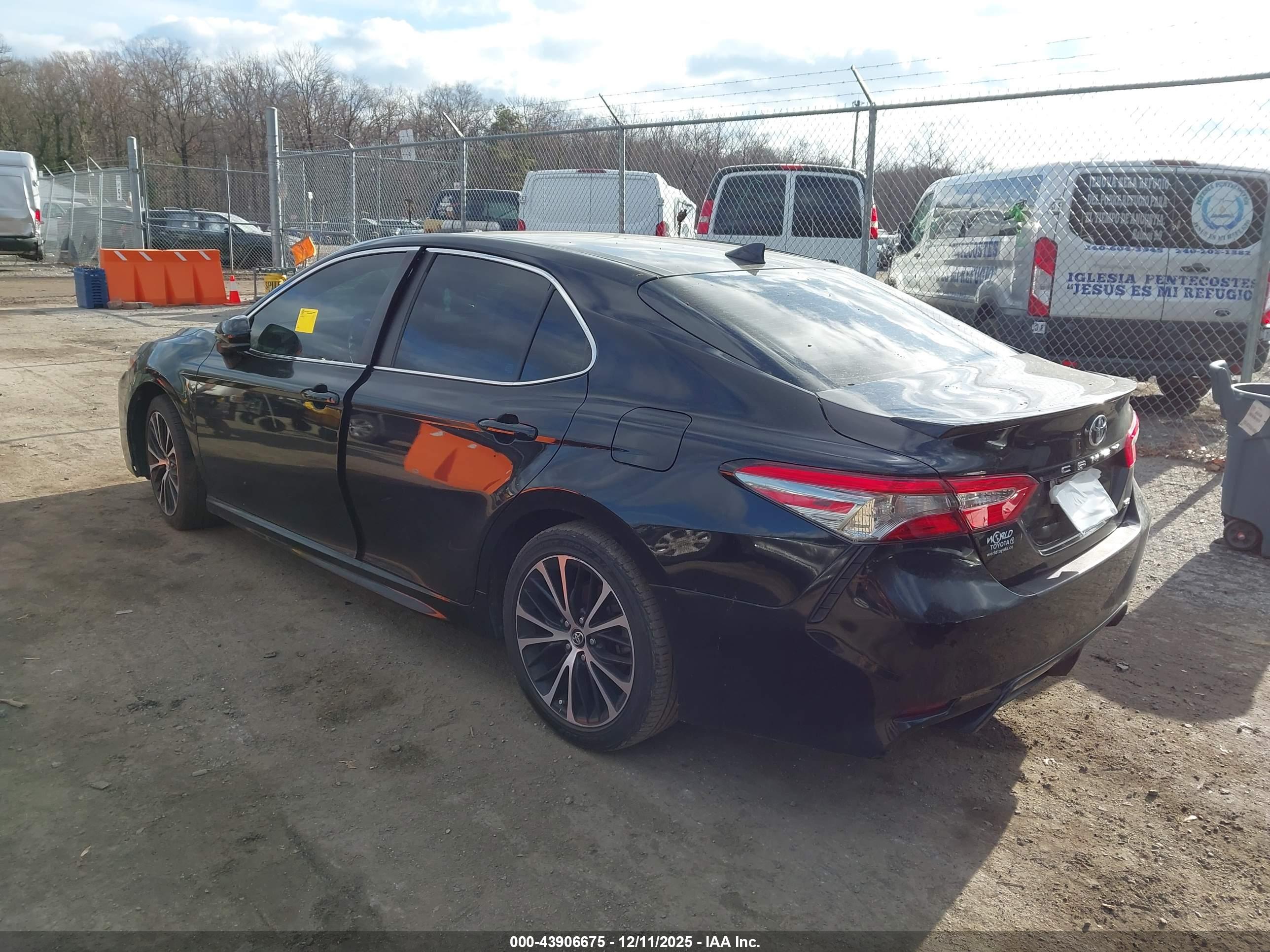TOYOTA CAMRY image 3