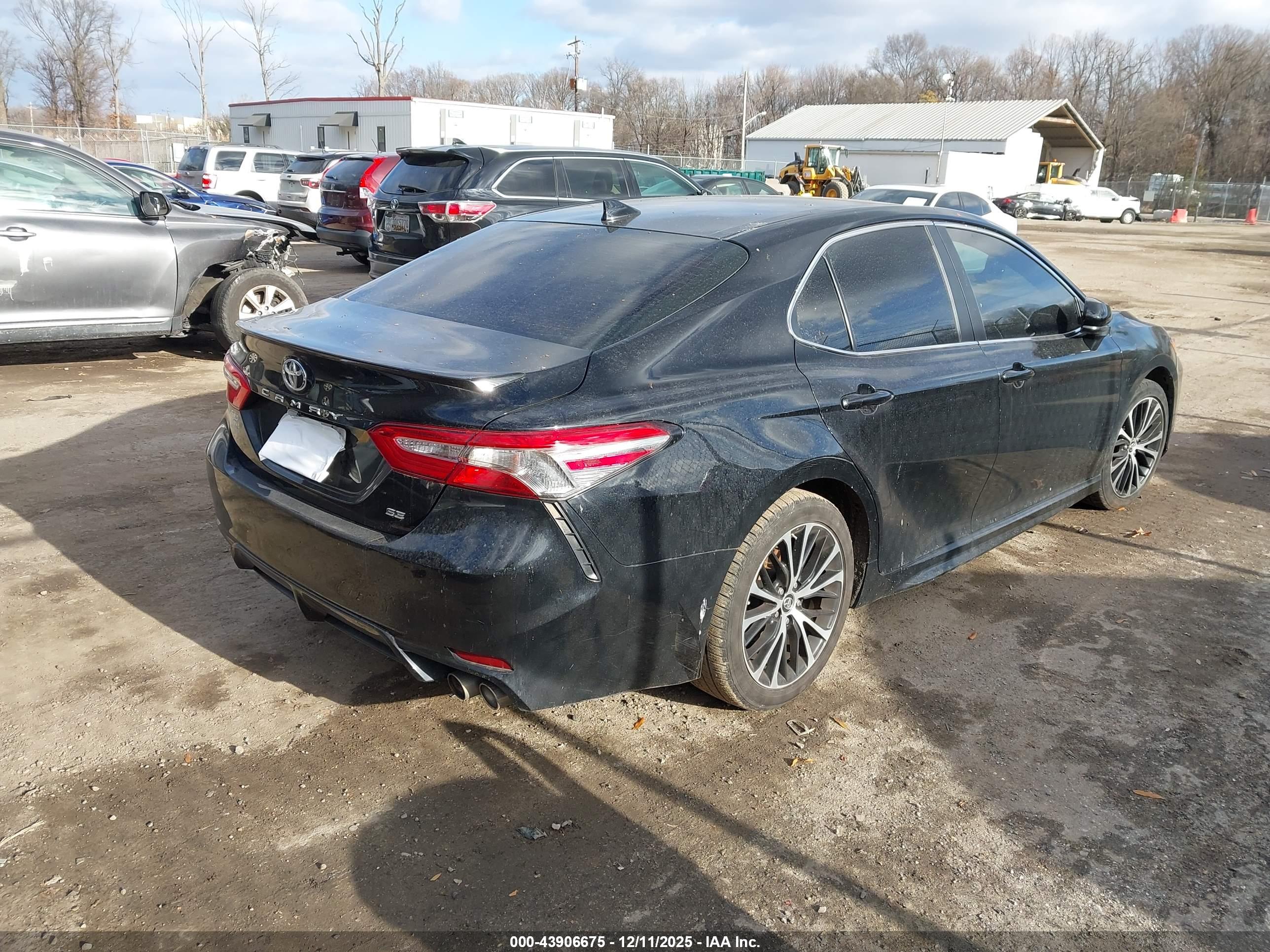 TOYOTA CAMRY image 4