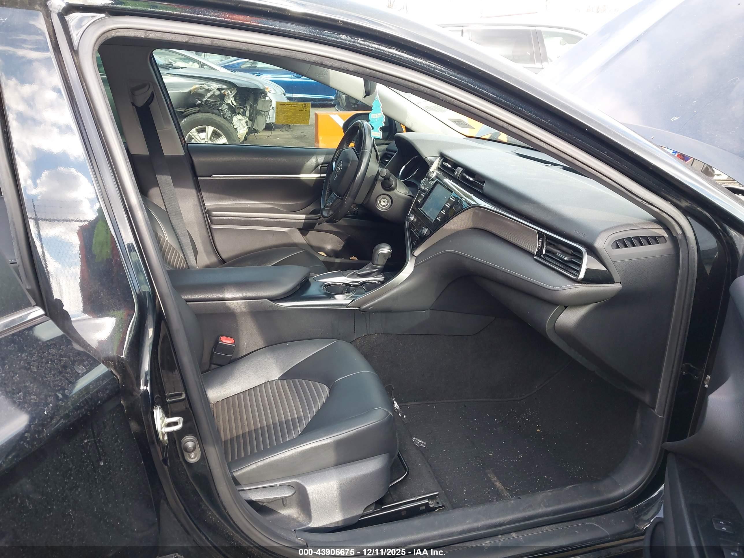 TOYOTA CAMRY image 5