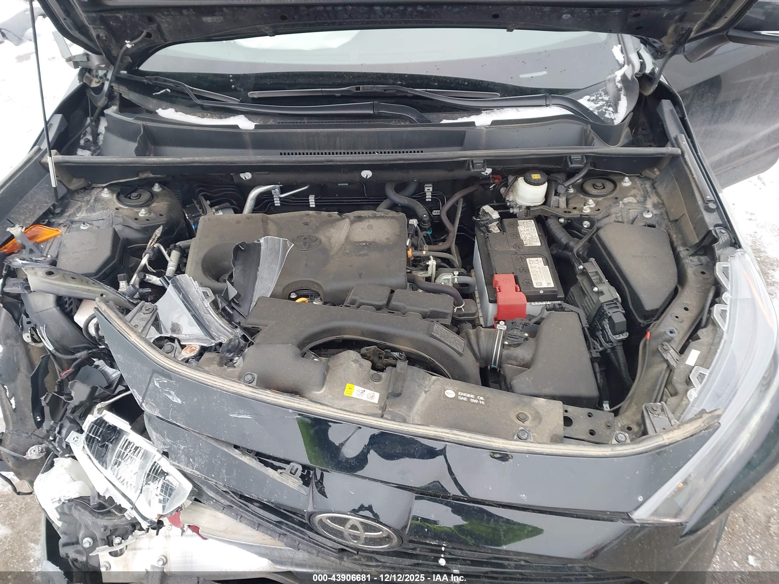 TOYOTA RAV4 image 10