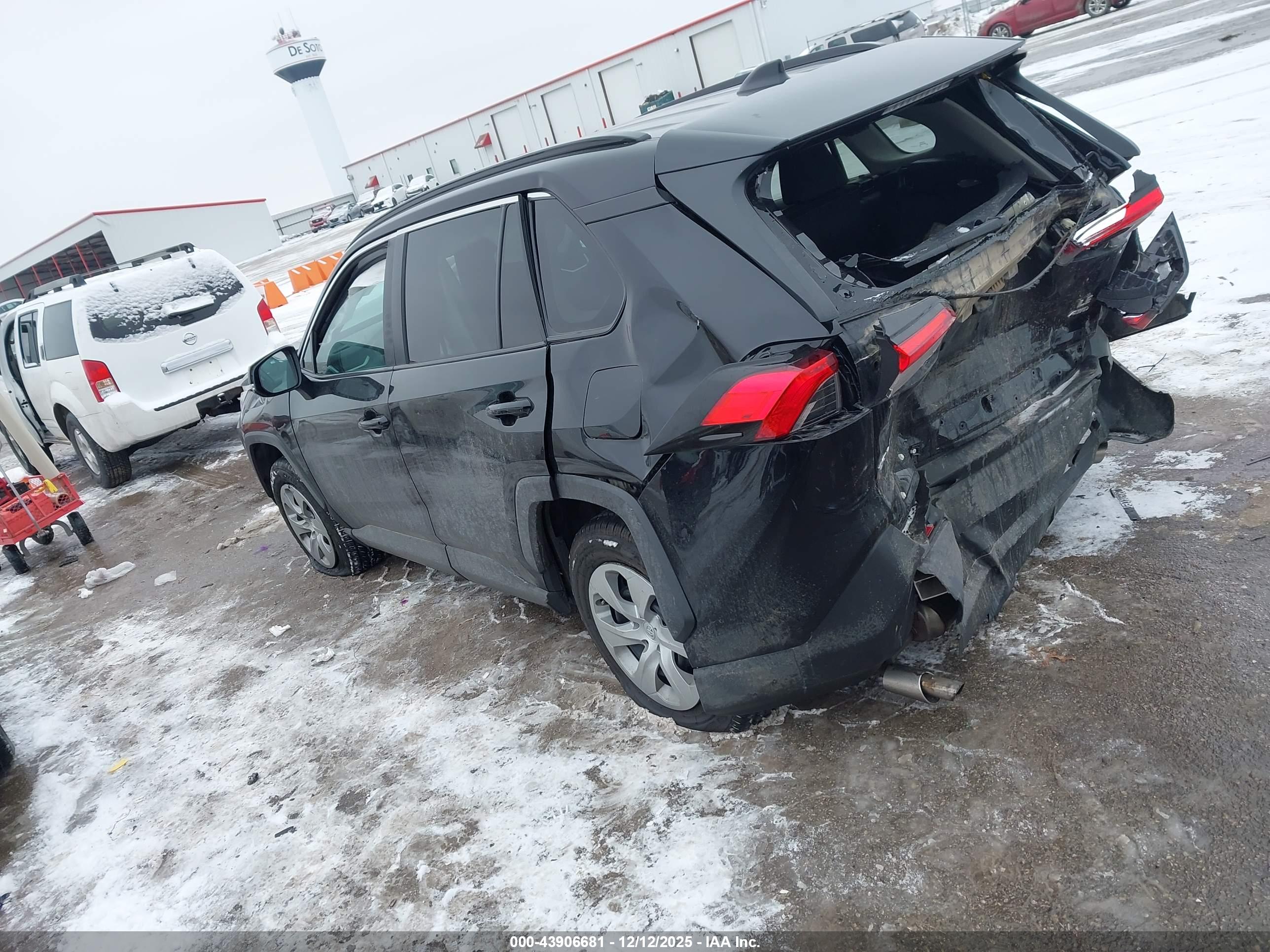 TOYOTA RAV4 image 3