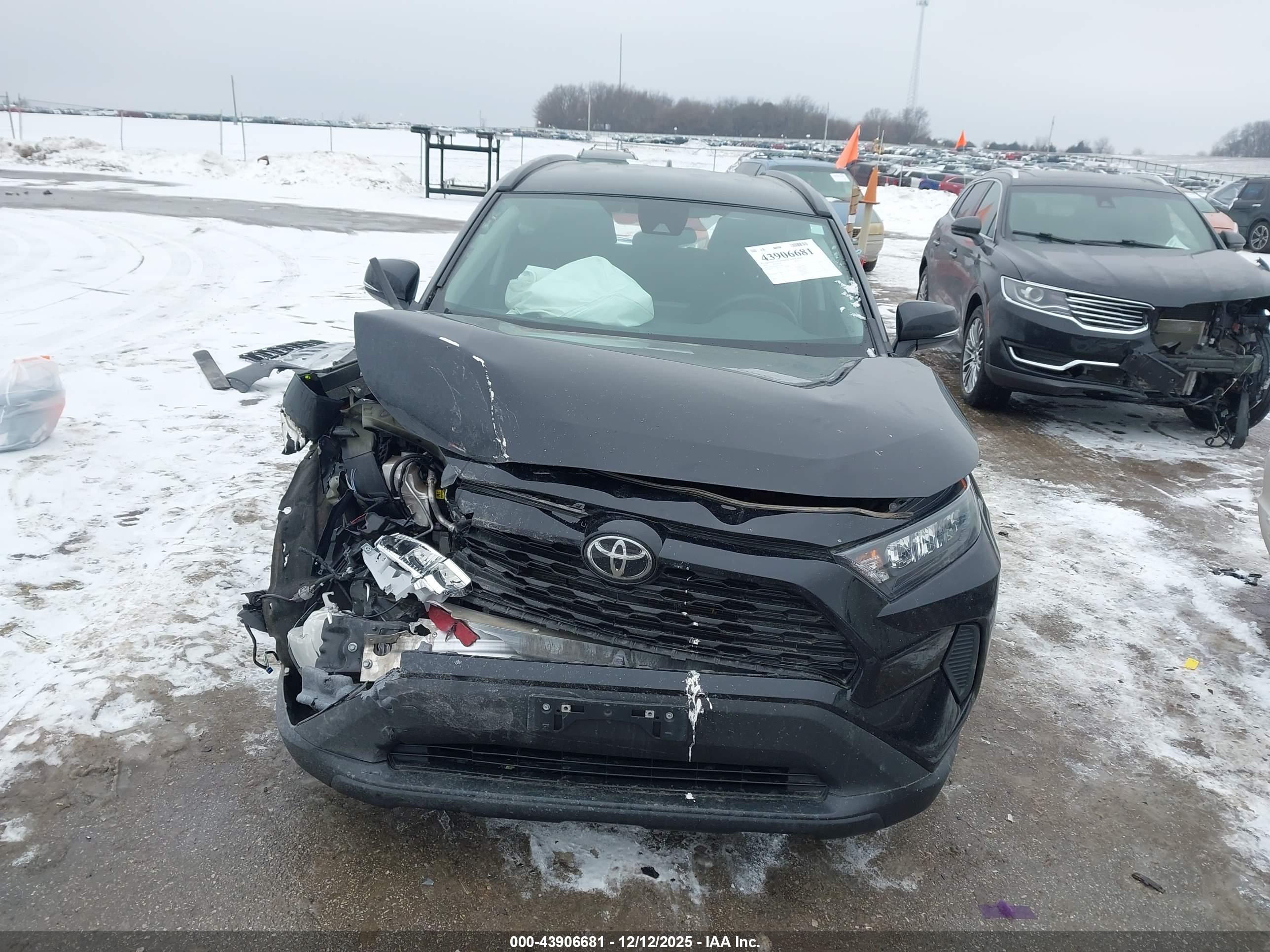 TOYOTA RAV4 image 6