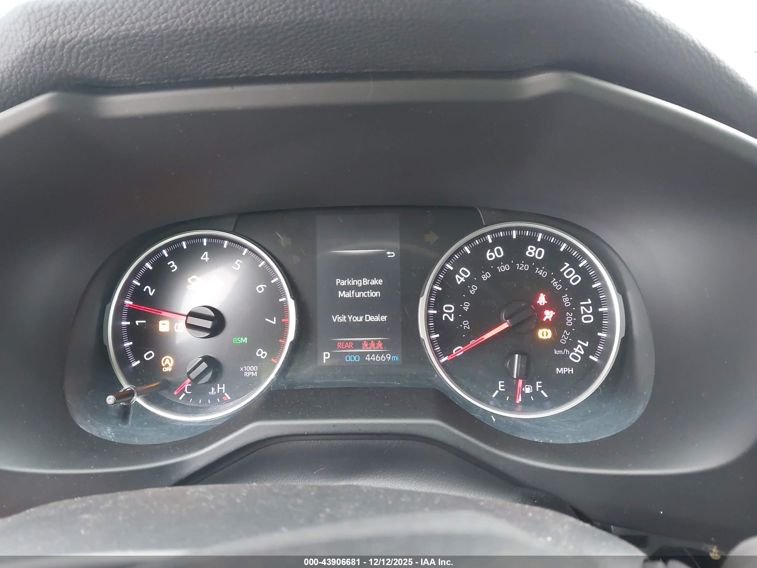 TOYOTA RAV4 image 7