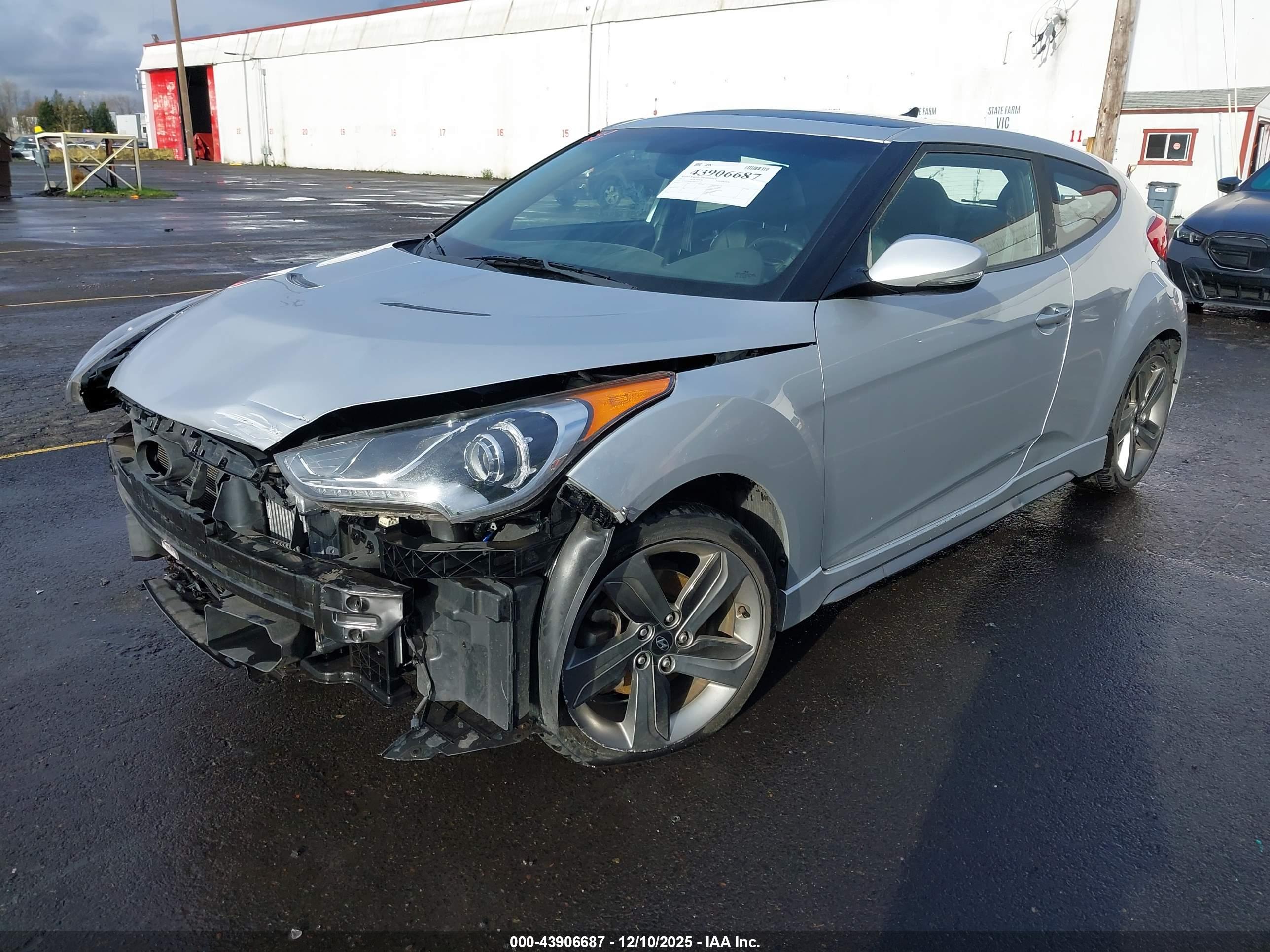 HYUNDAI VELOSTER image 2