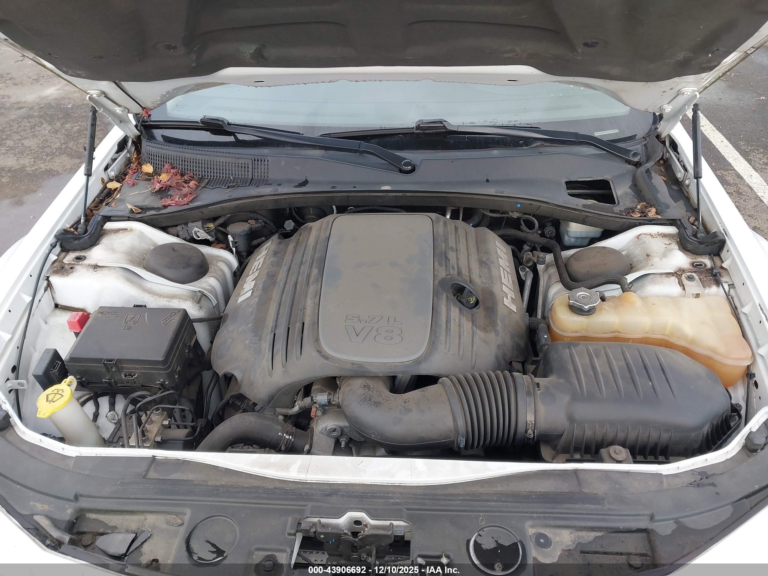 CHRYSLER 300C image 10