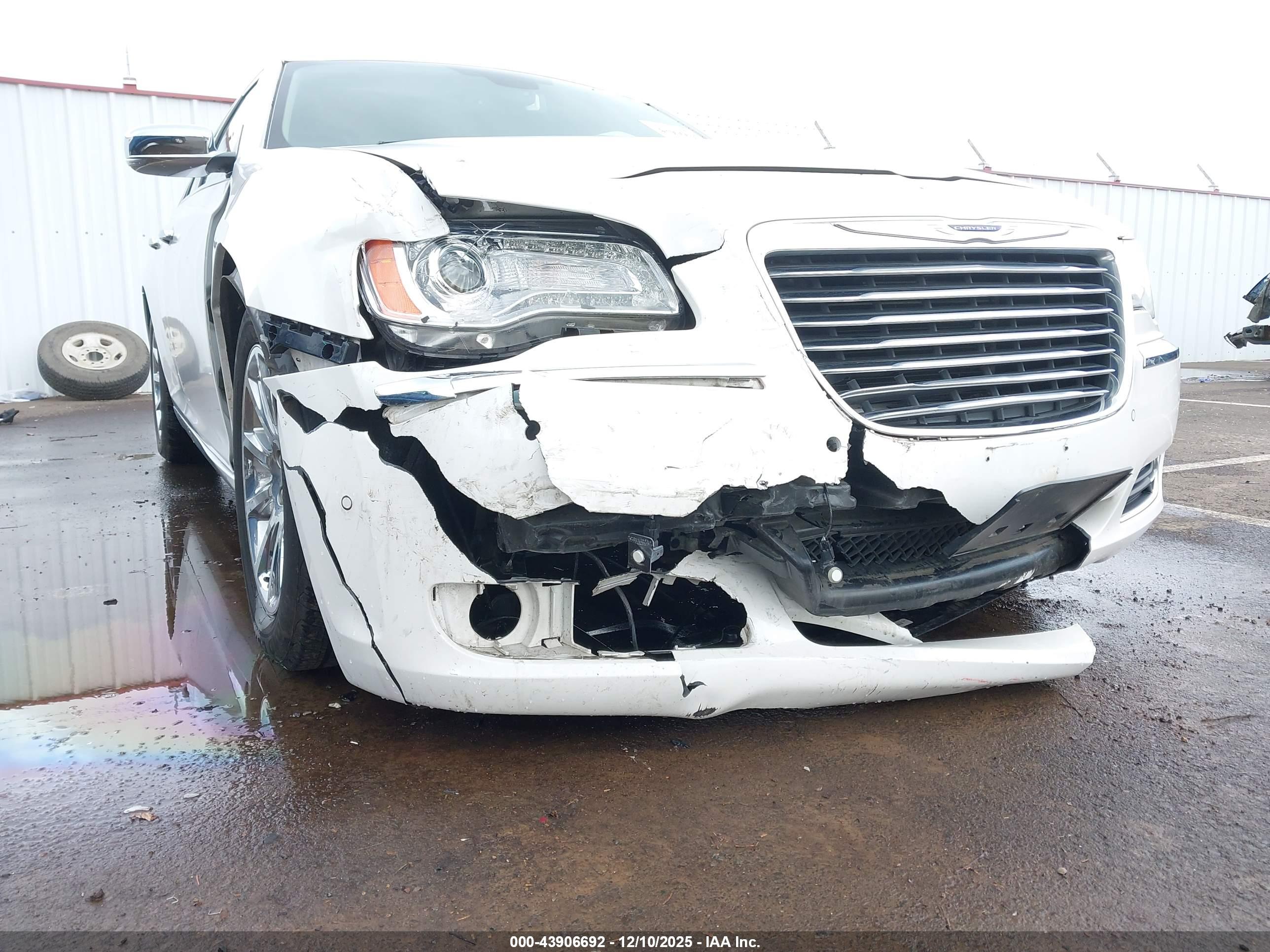 CHRYSLER 300C image 6