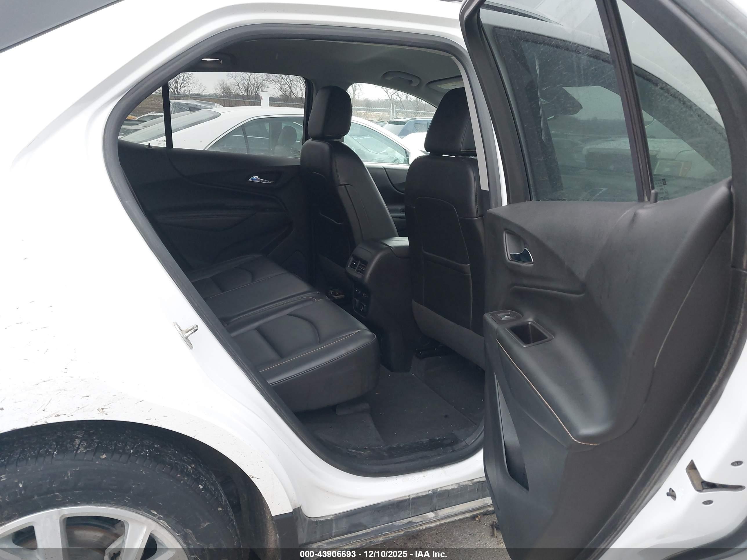 CHEVROLET EQUINOX image 8