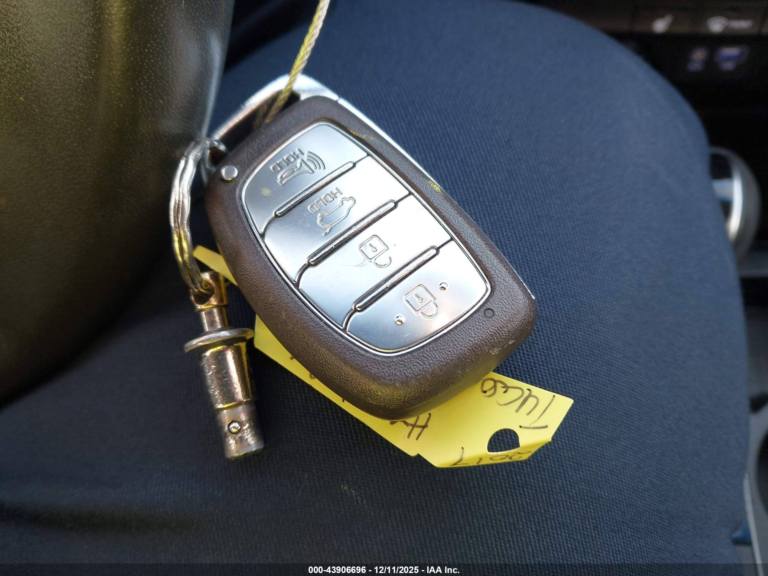 HYUNDAI TUCSON image 11