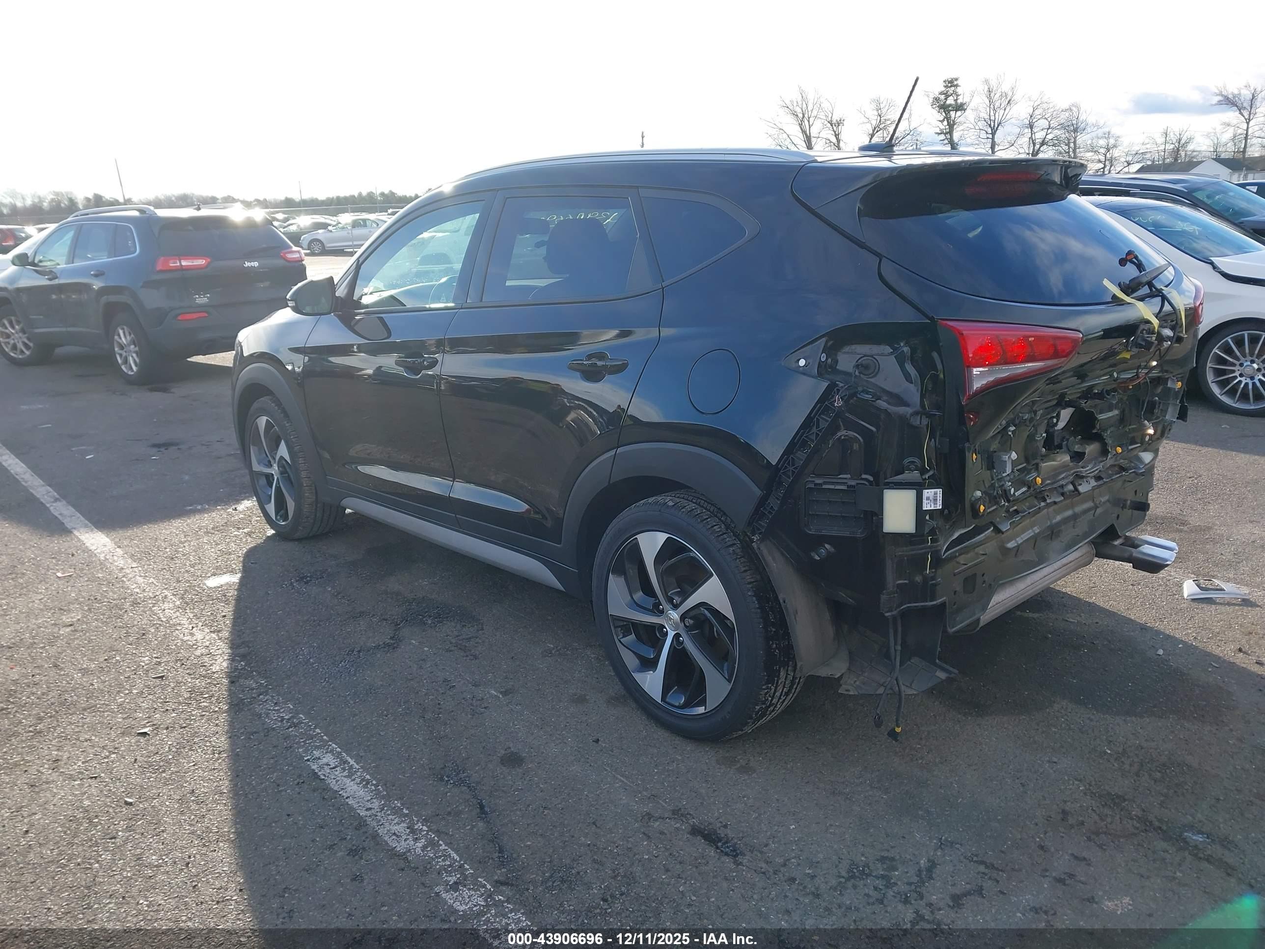 HYUNDAI TUCSON image 3