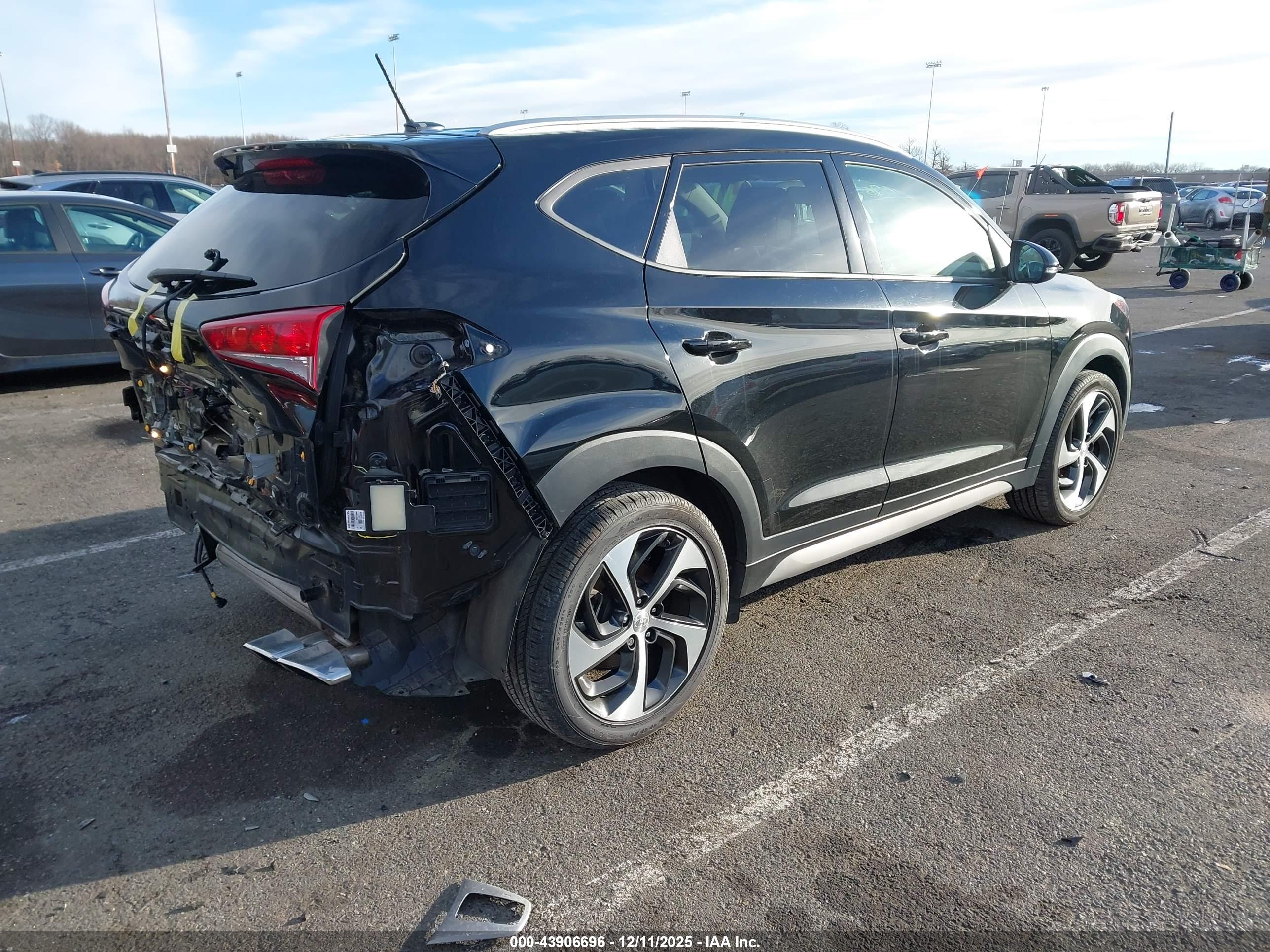 HYUNDAI TUCSON image 4