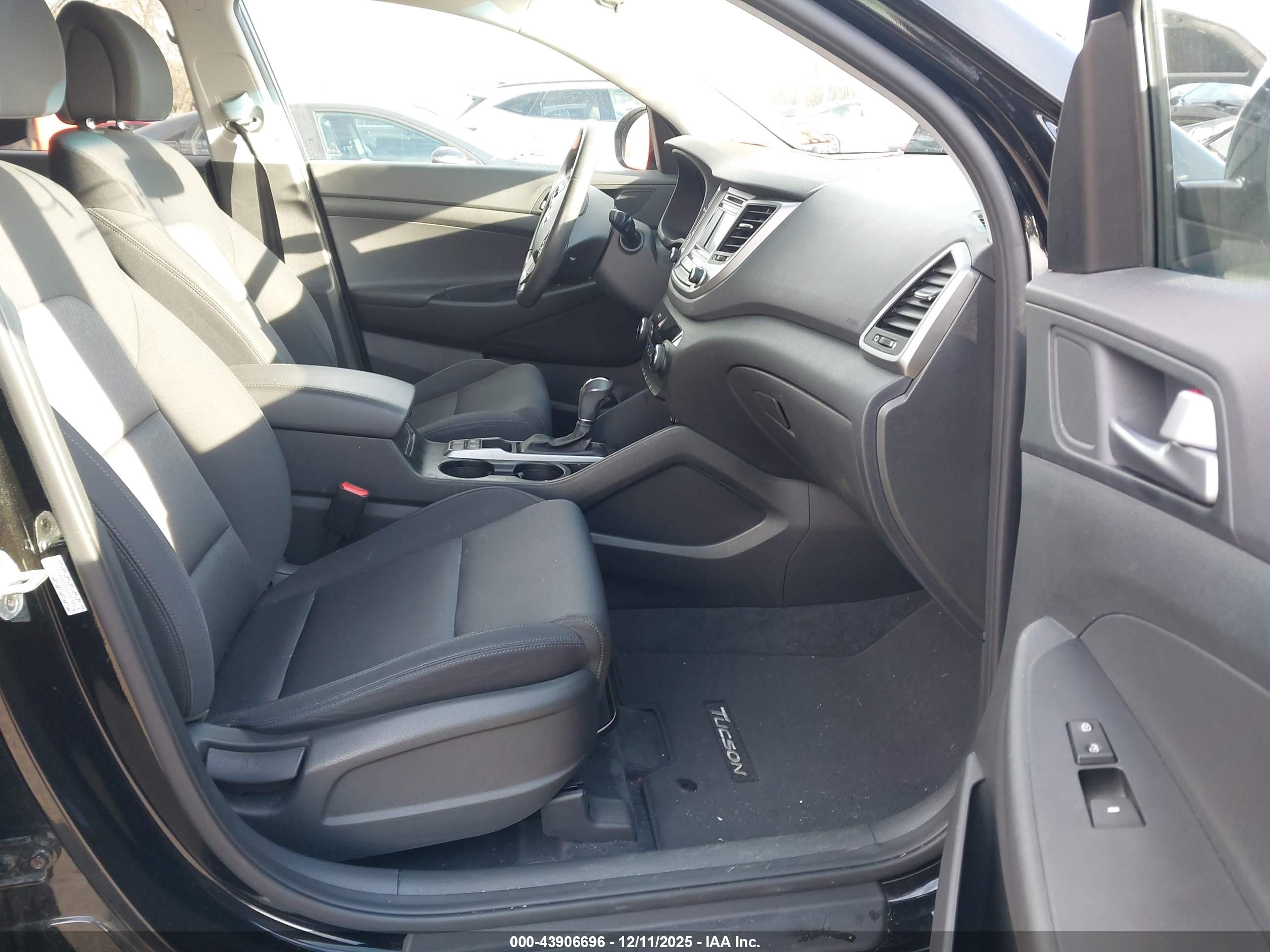 HYUNDAI TUCSON image 5