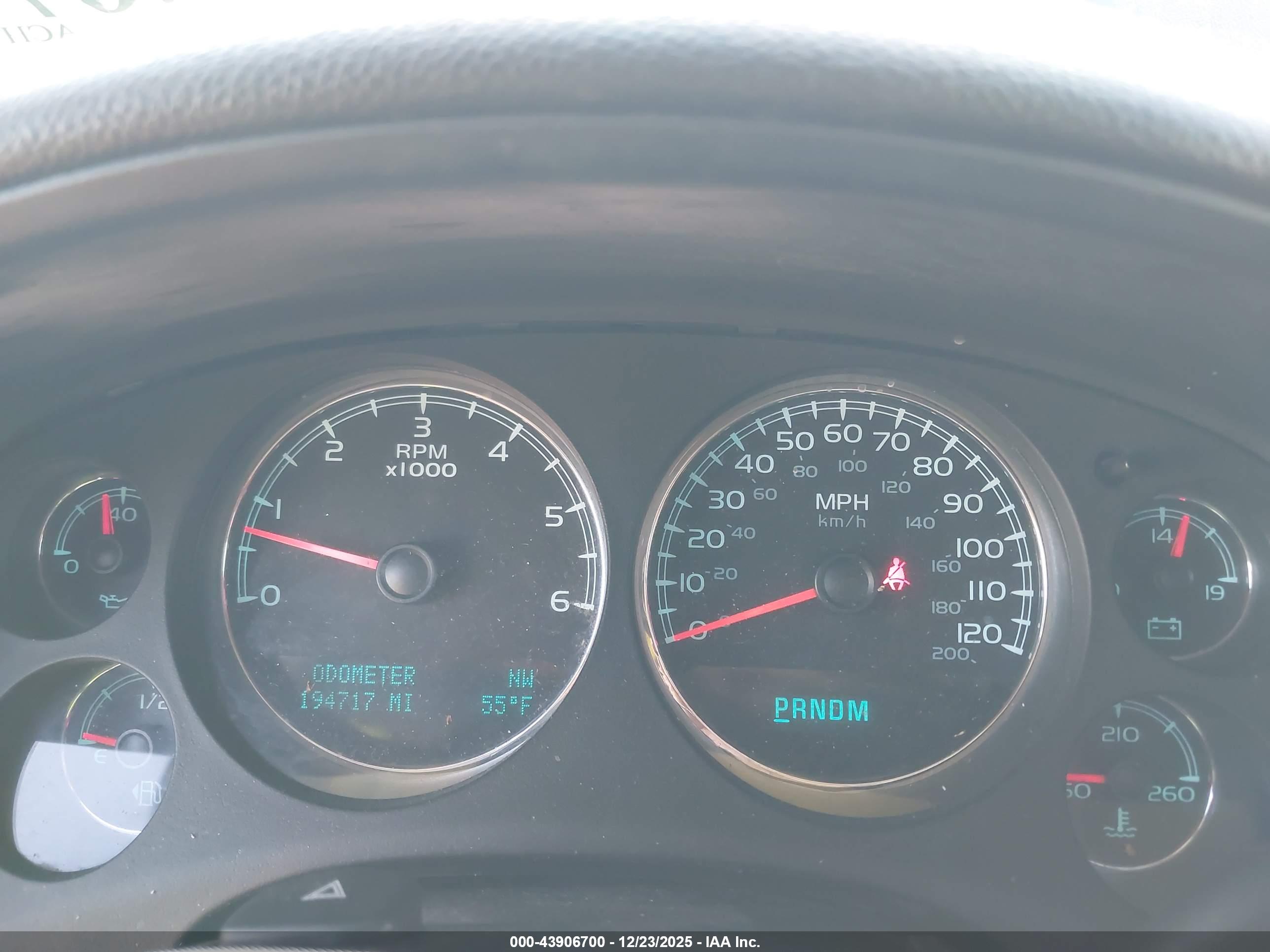 CHEVROLET TAHOE image 7