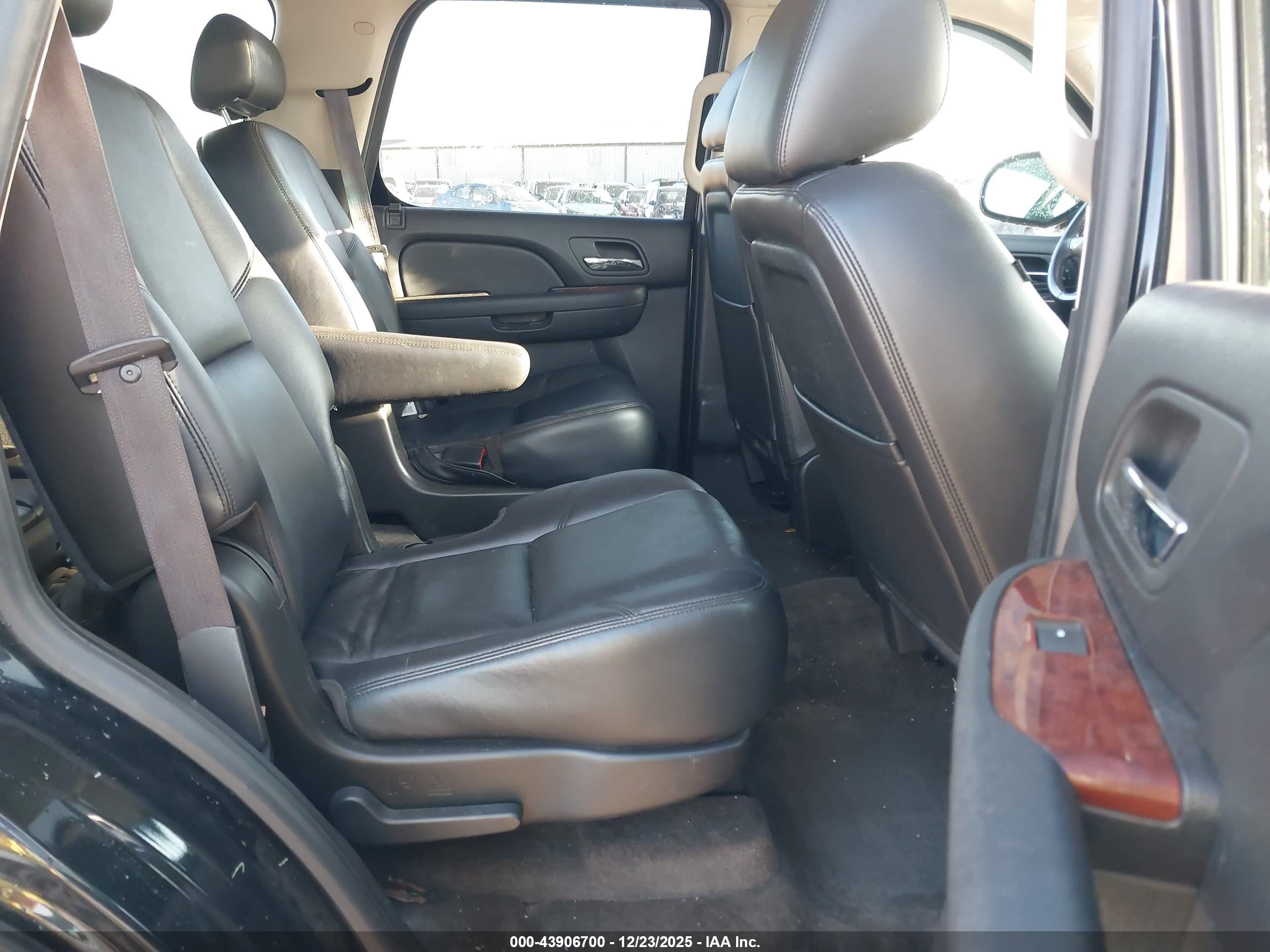 CHEVROLET TAHOE image 8