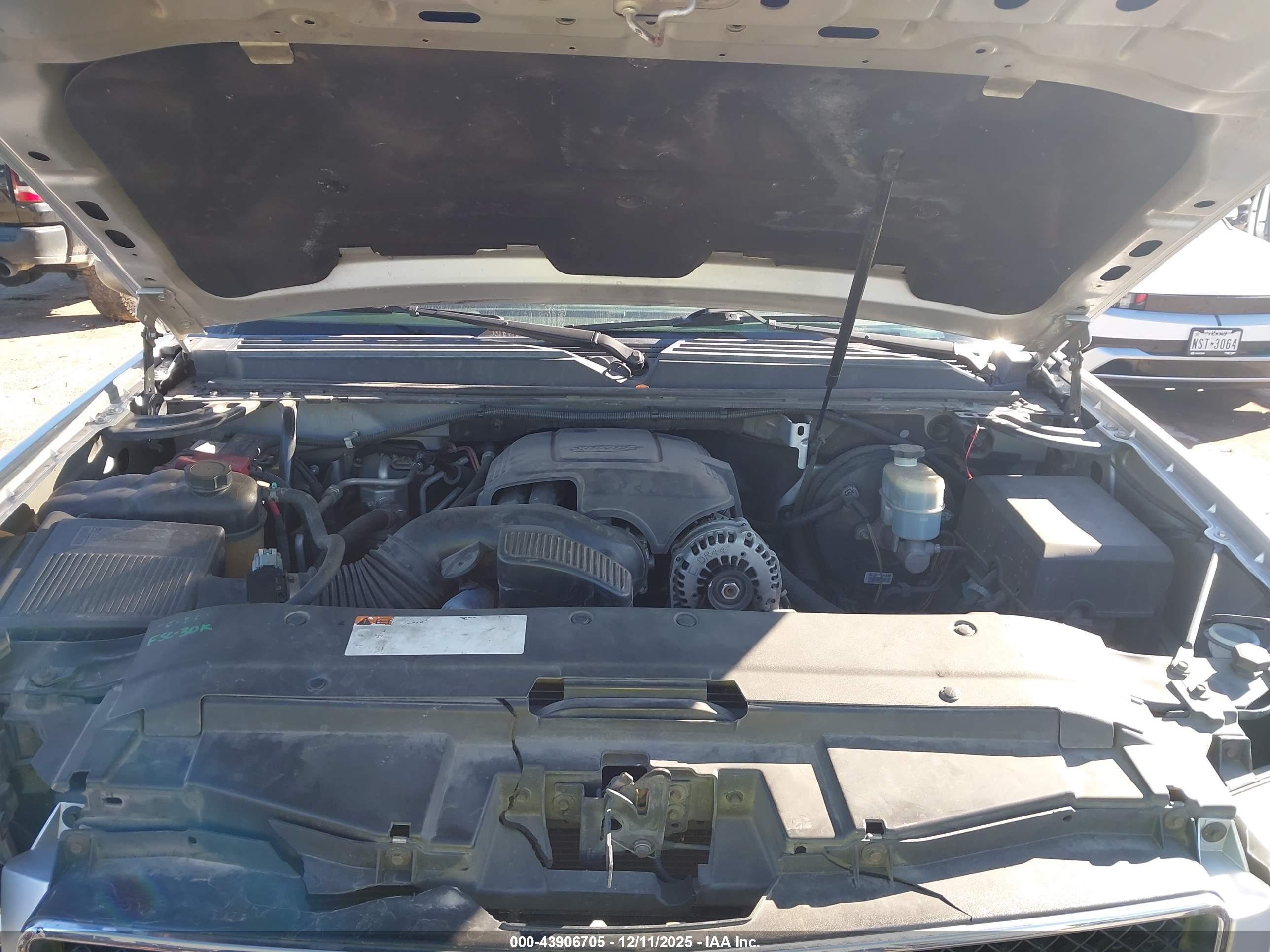CHEVROLET TAHOE image 10