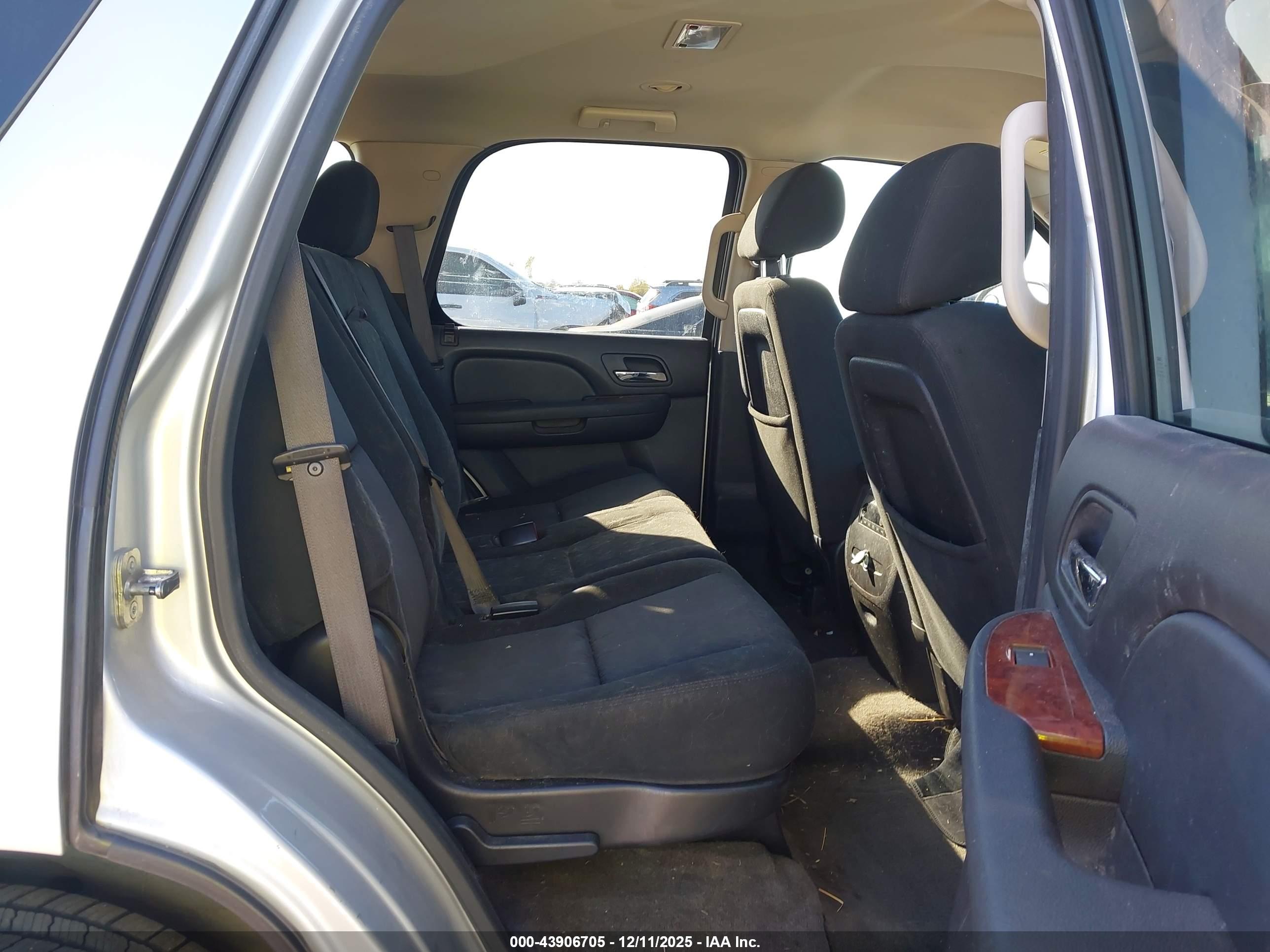 CHEVROLET TAHOE image 8
