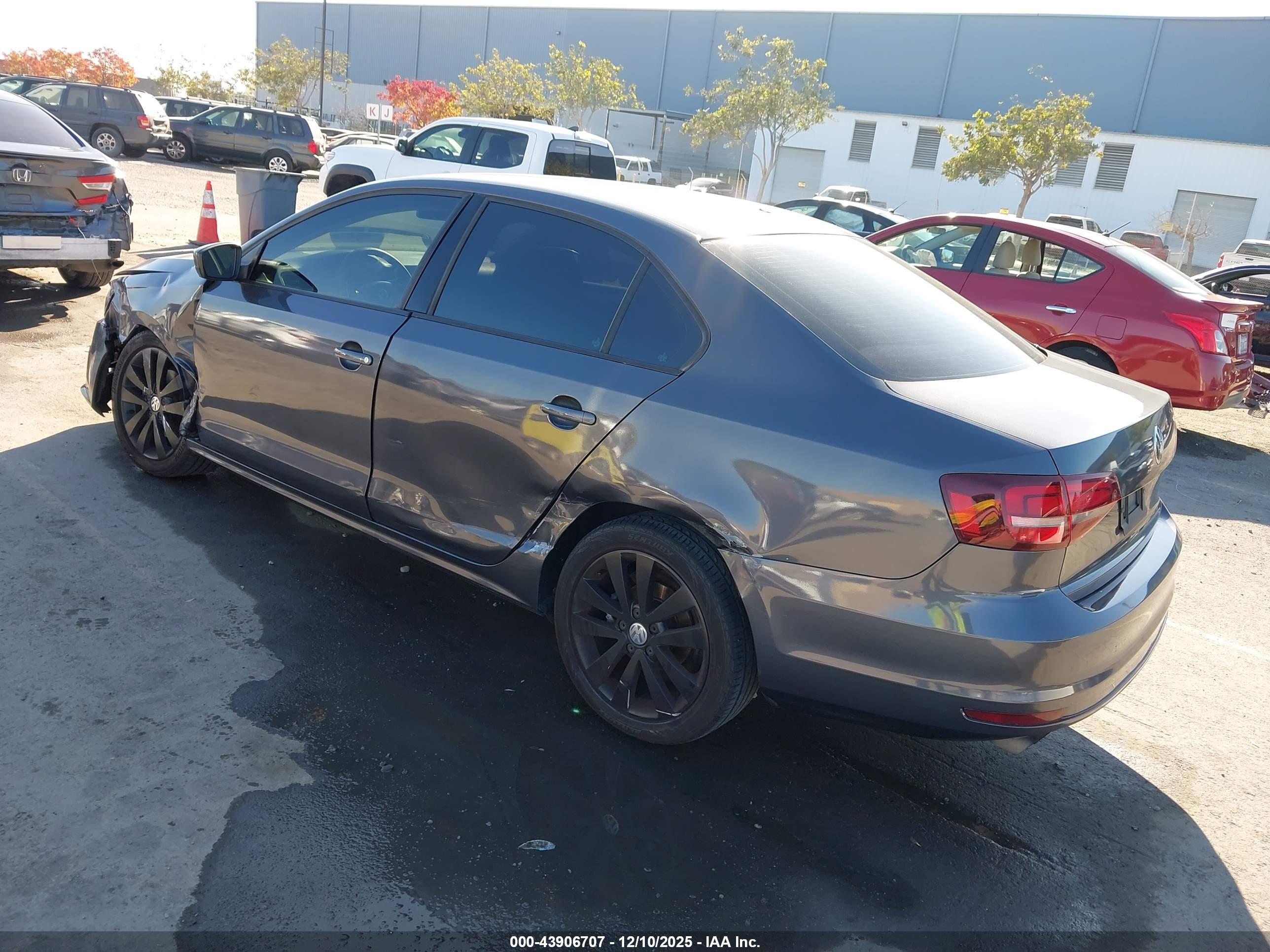 VOLKSWAGEN JETTA image 3