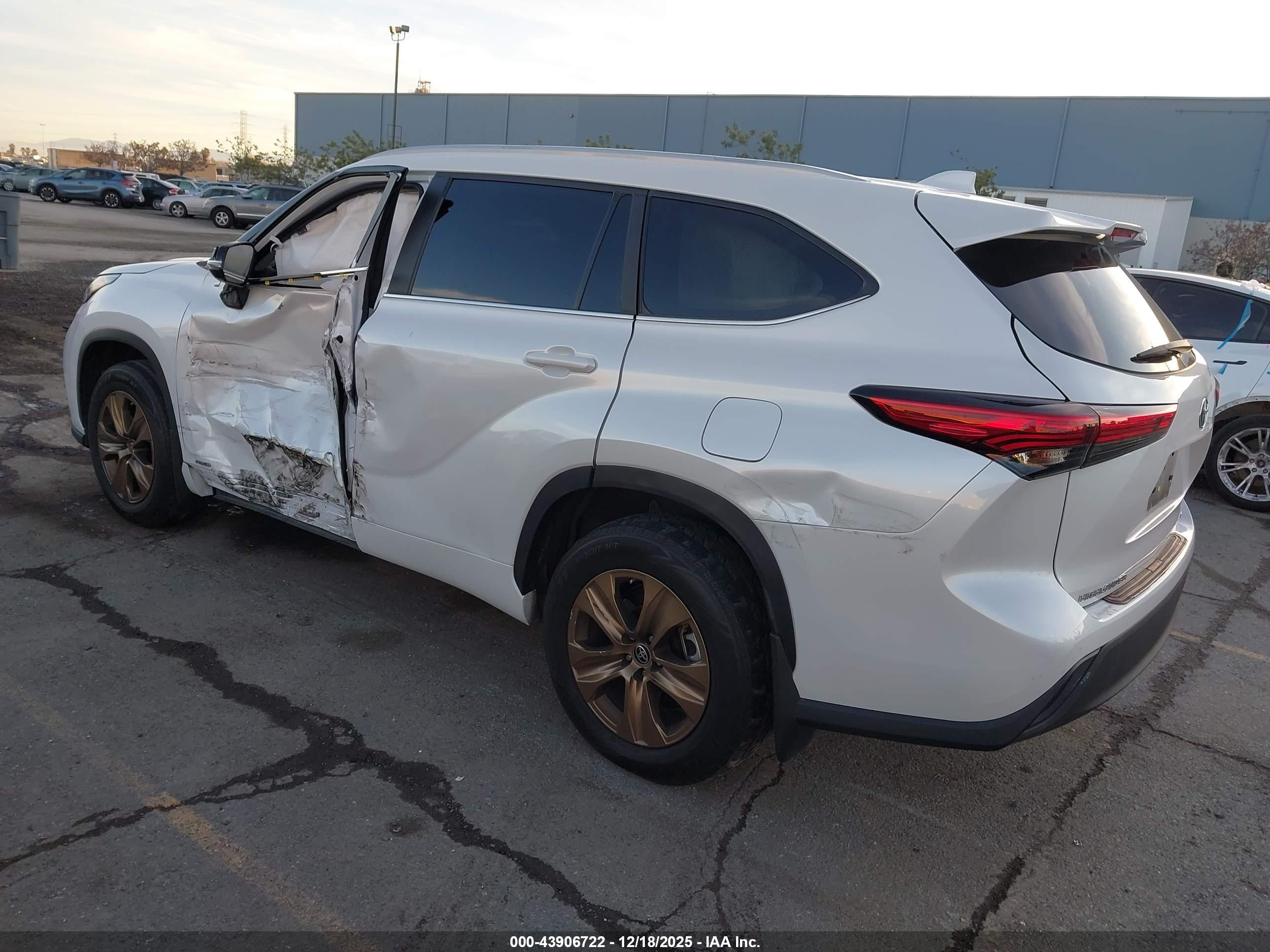 TOYOTA HIGHLANDER image 3
