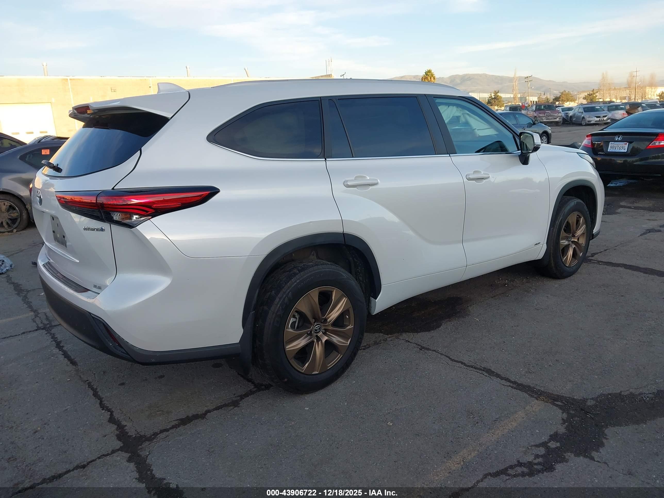 TOYOTA HIGHLANDER image 4