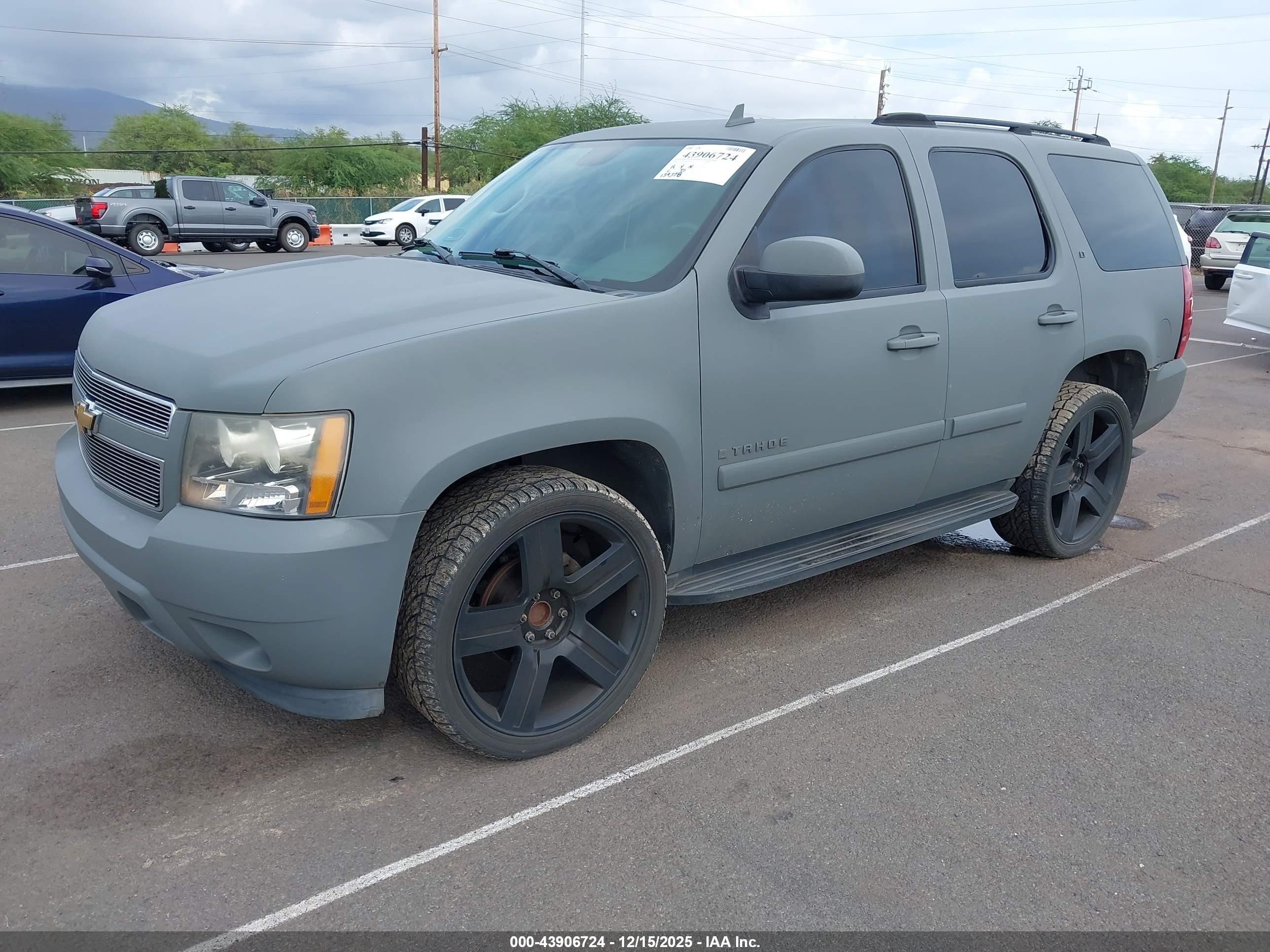 CHEVROLET TAHOE image 2