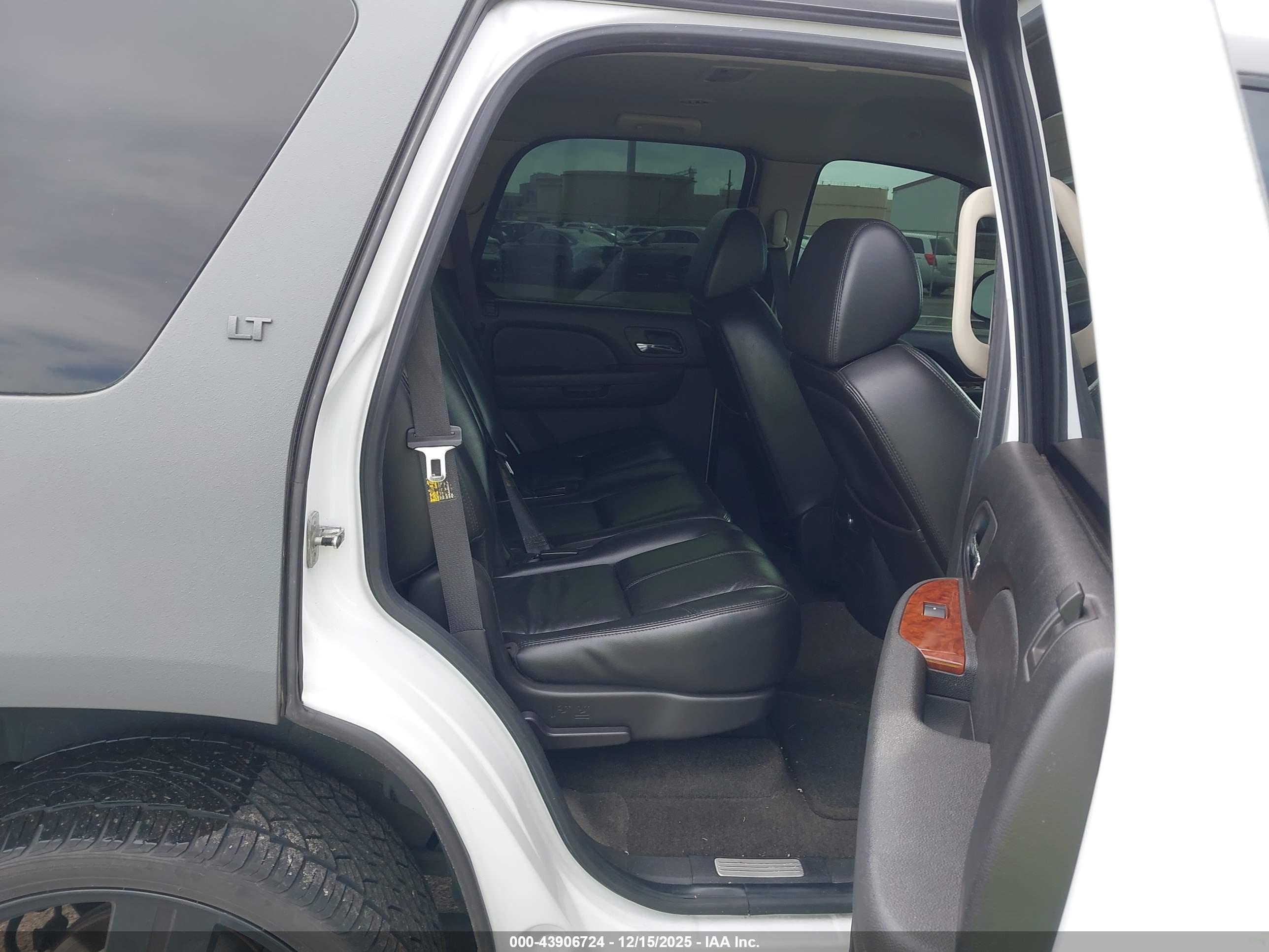 CHEVROLET TAHOE image 8