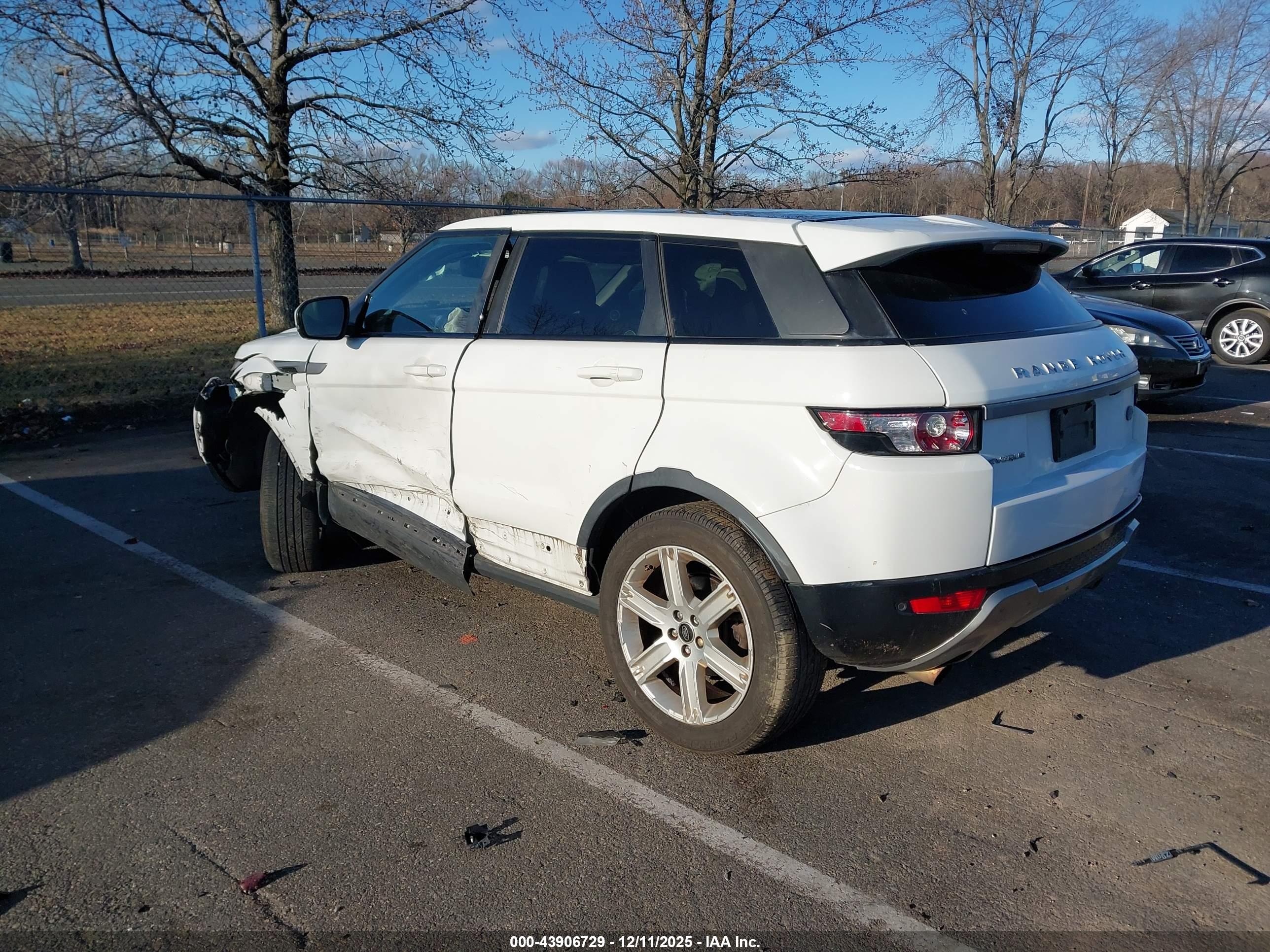 LAND ROVER image 3