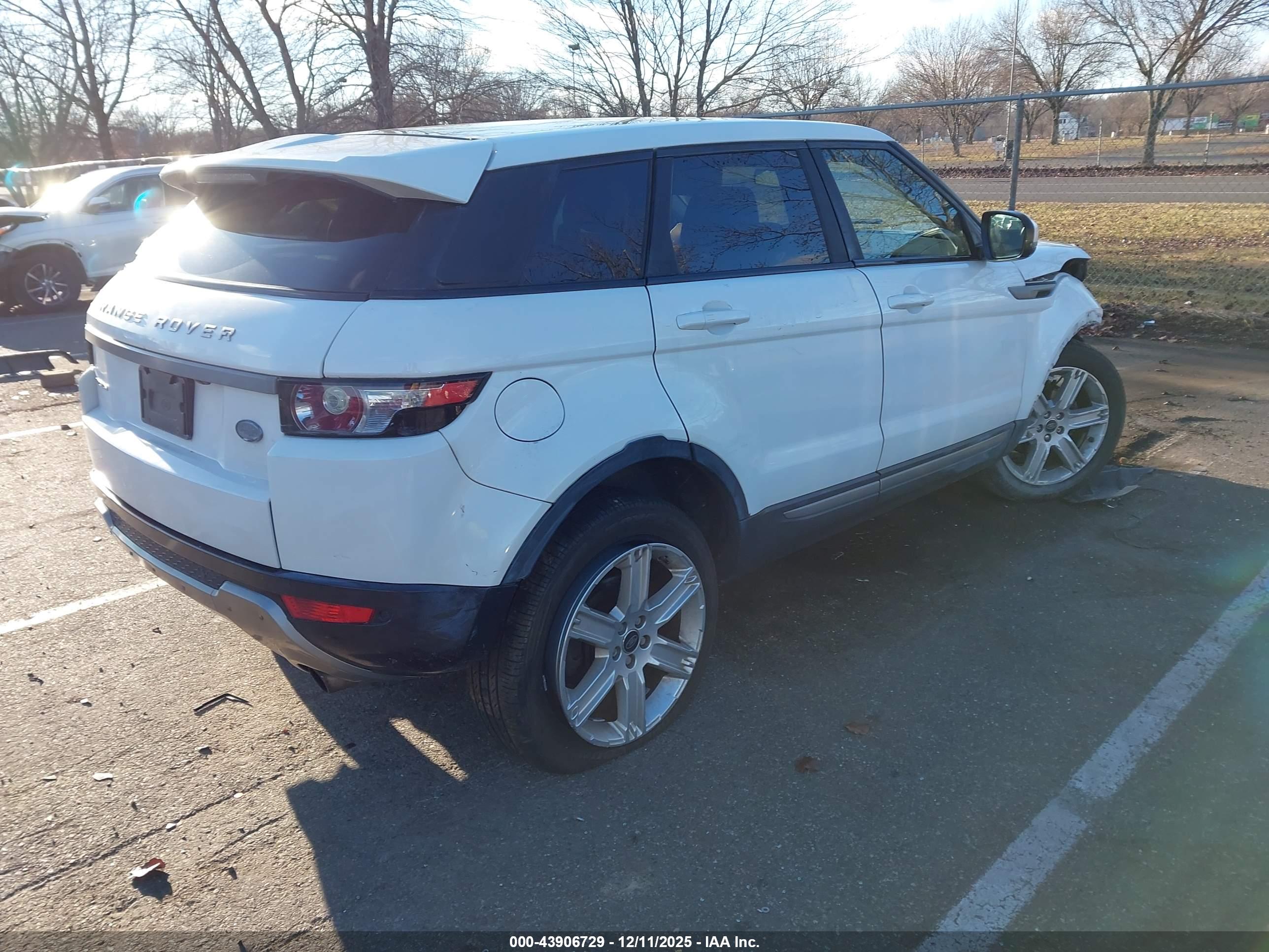 LAND ROVER image 4