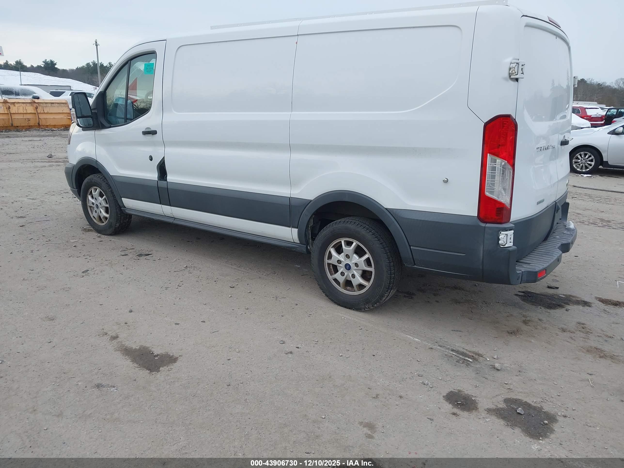 FORD TRANSIT-250 image 3