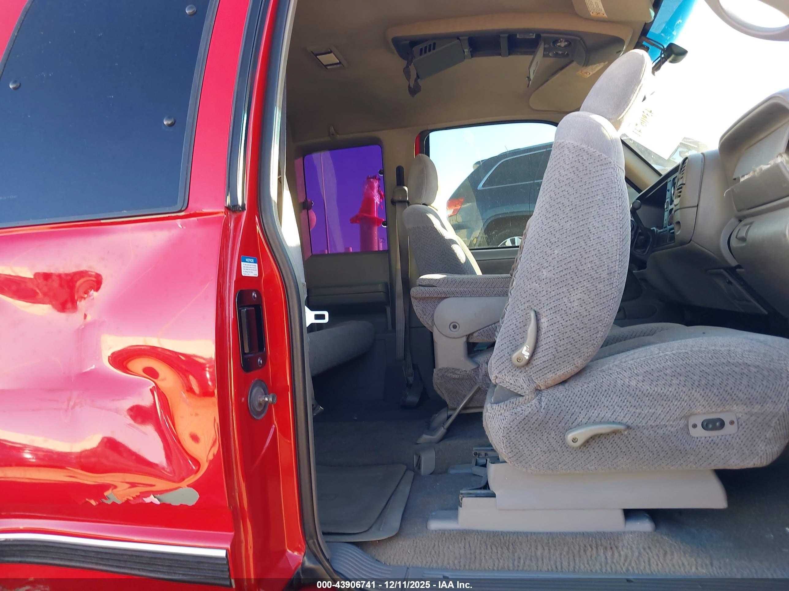 GMC SIERRA image 8