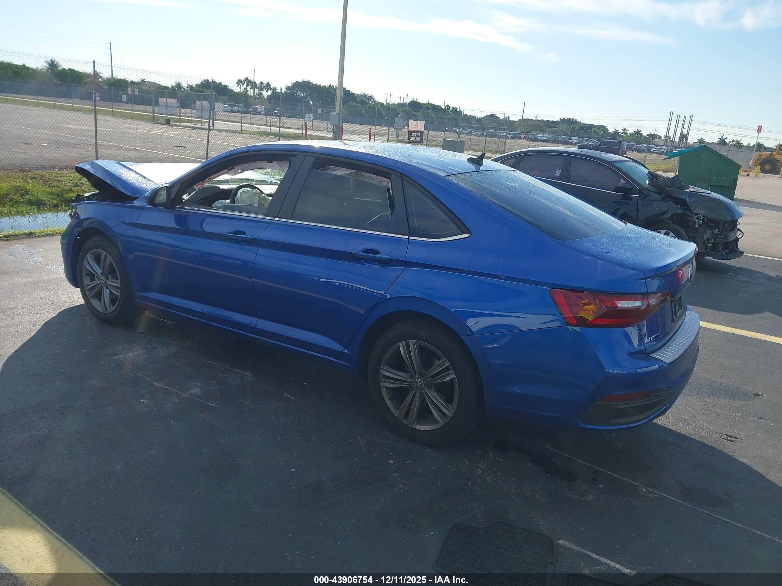 VOLKSWAGEN JETTA image 3