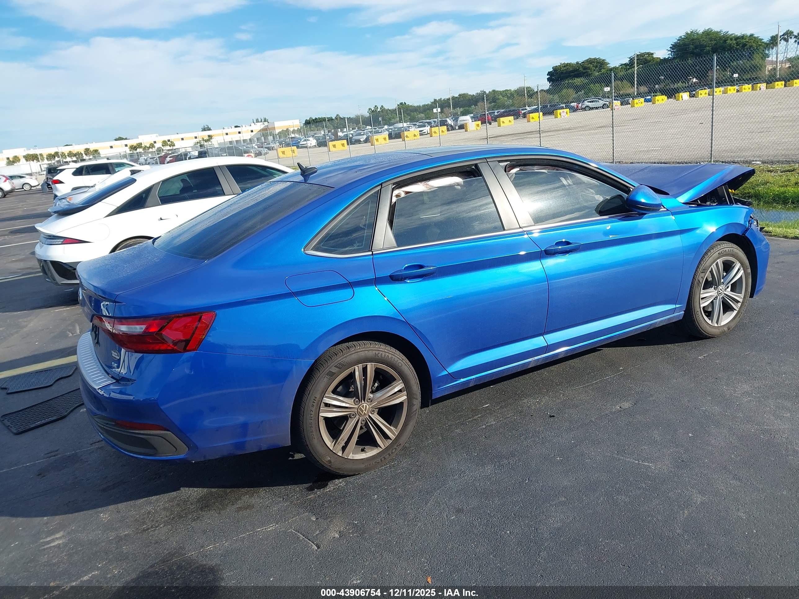 VOLKSWAGEN JETTA image 4