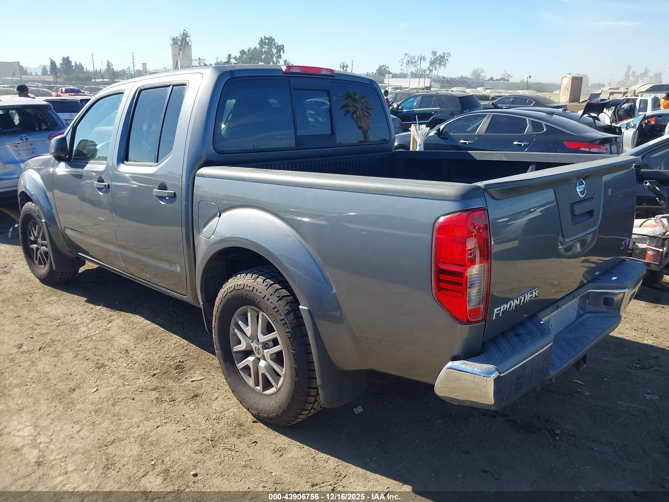 NISSAN FRONTIER image 3