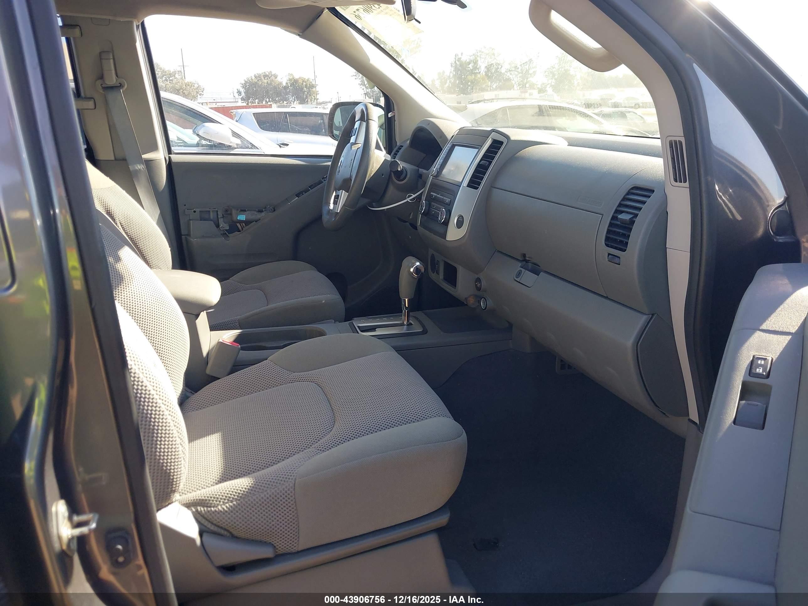 NISSAN FRONTIER image 5