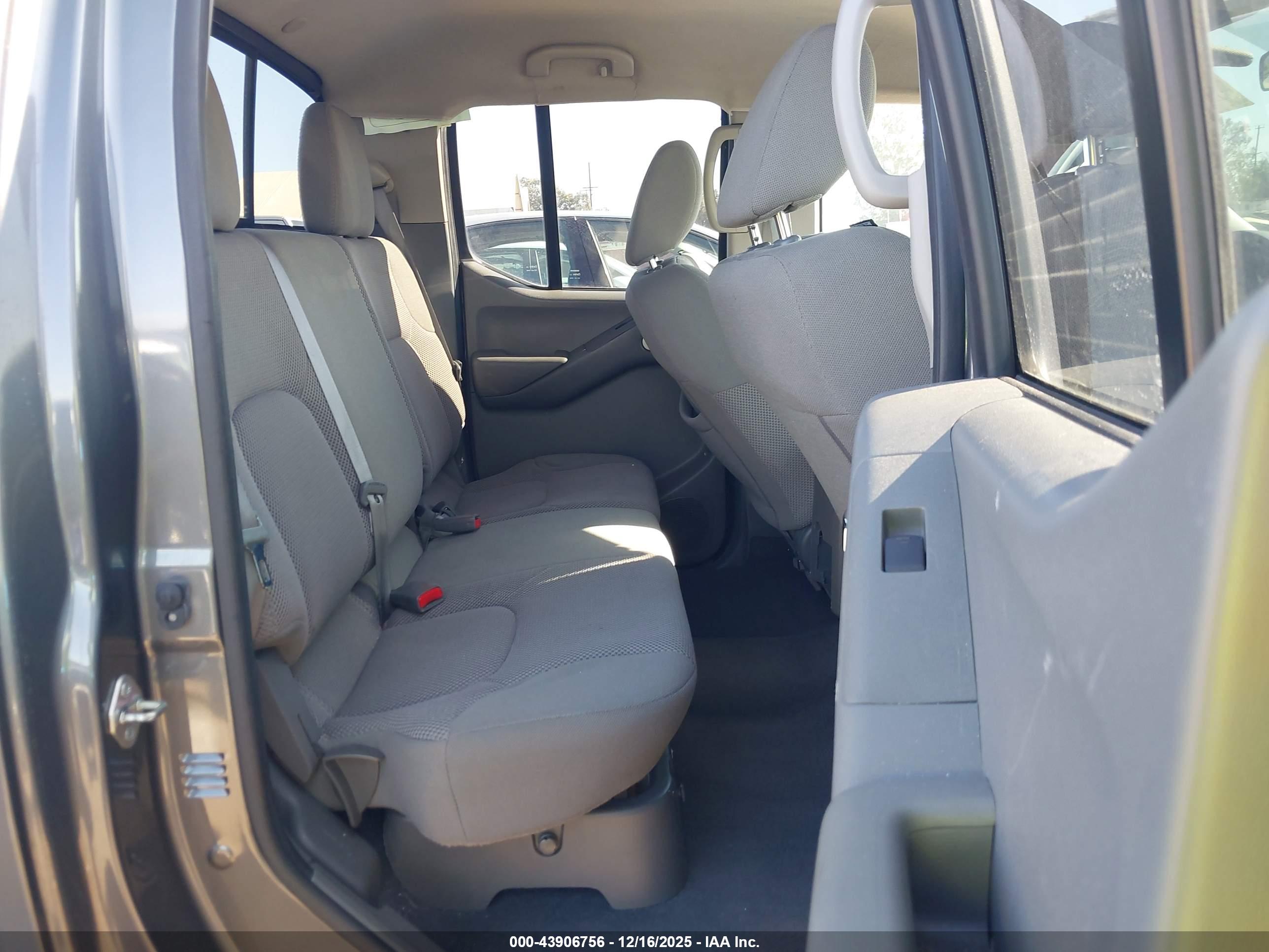 NISSAN FRONTIER image 8