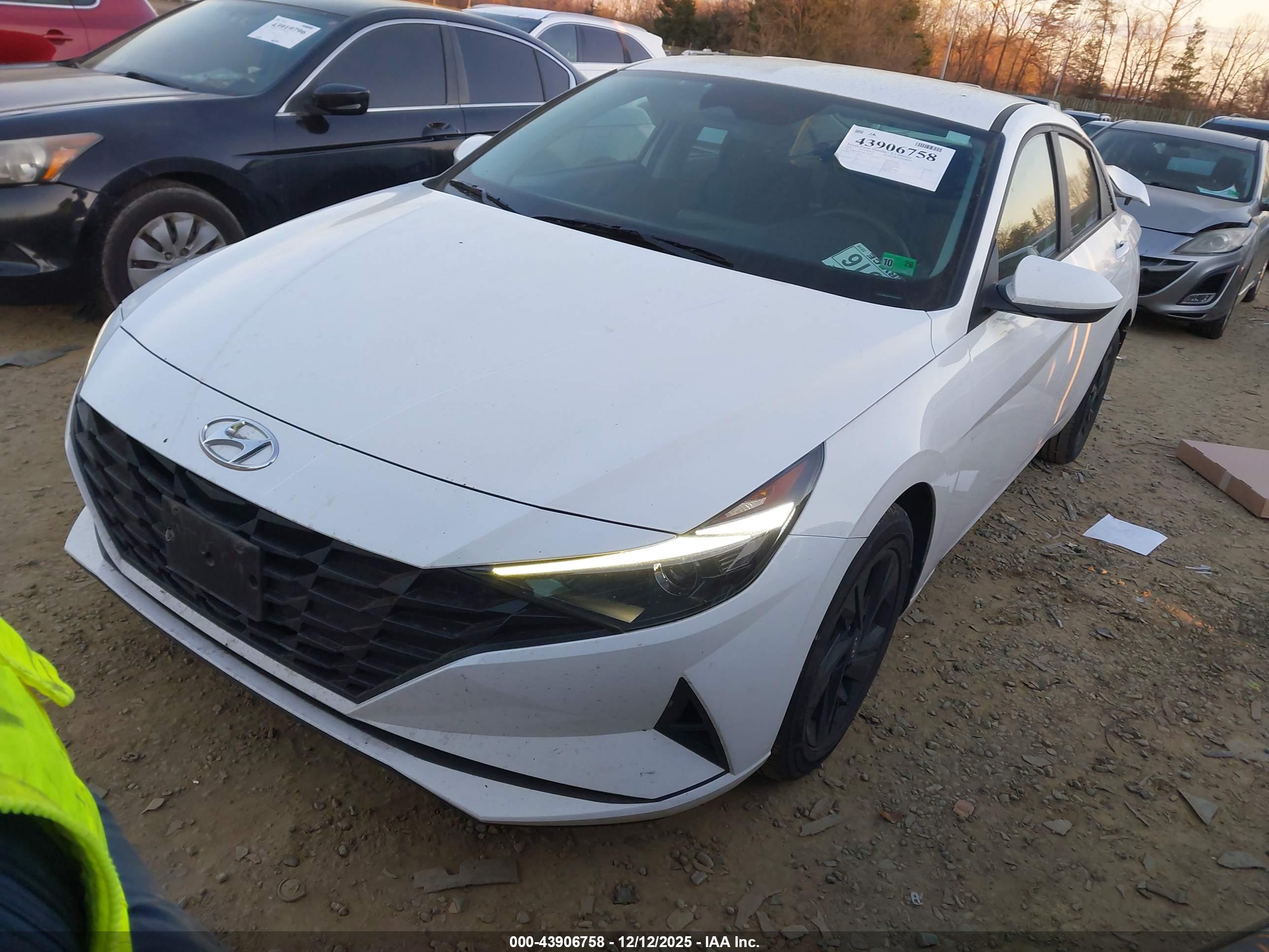 HYUNDAI ELANTRA image 2