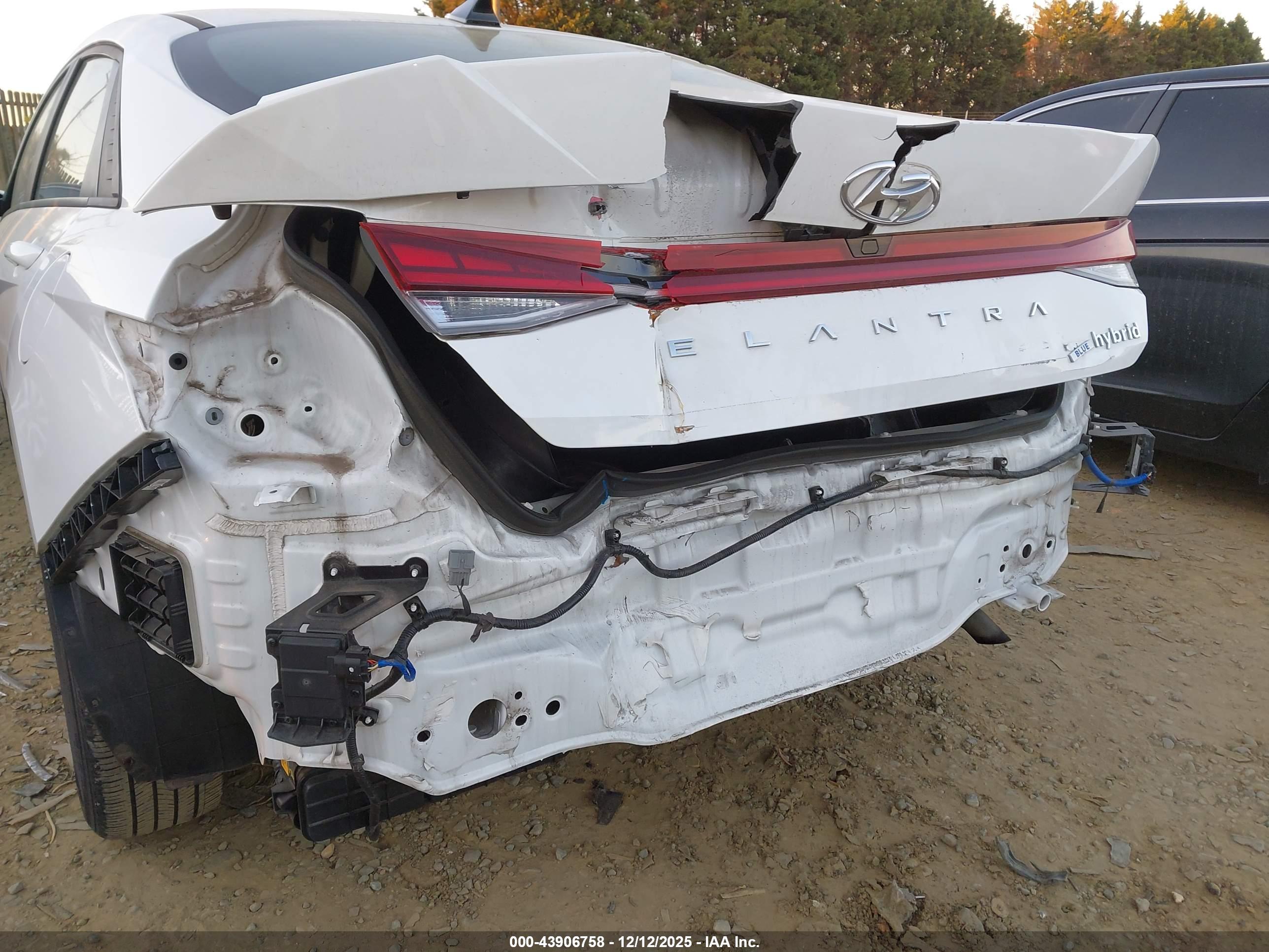 HYUNDAI ELANTRA image 6