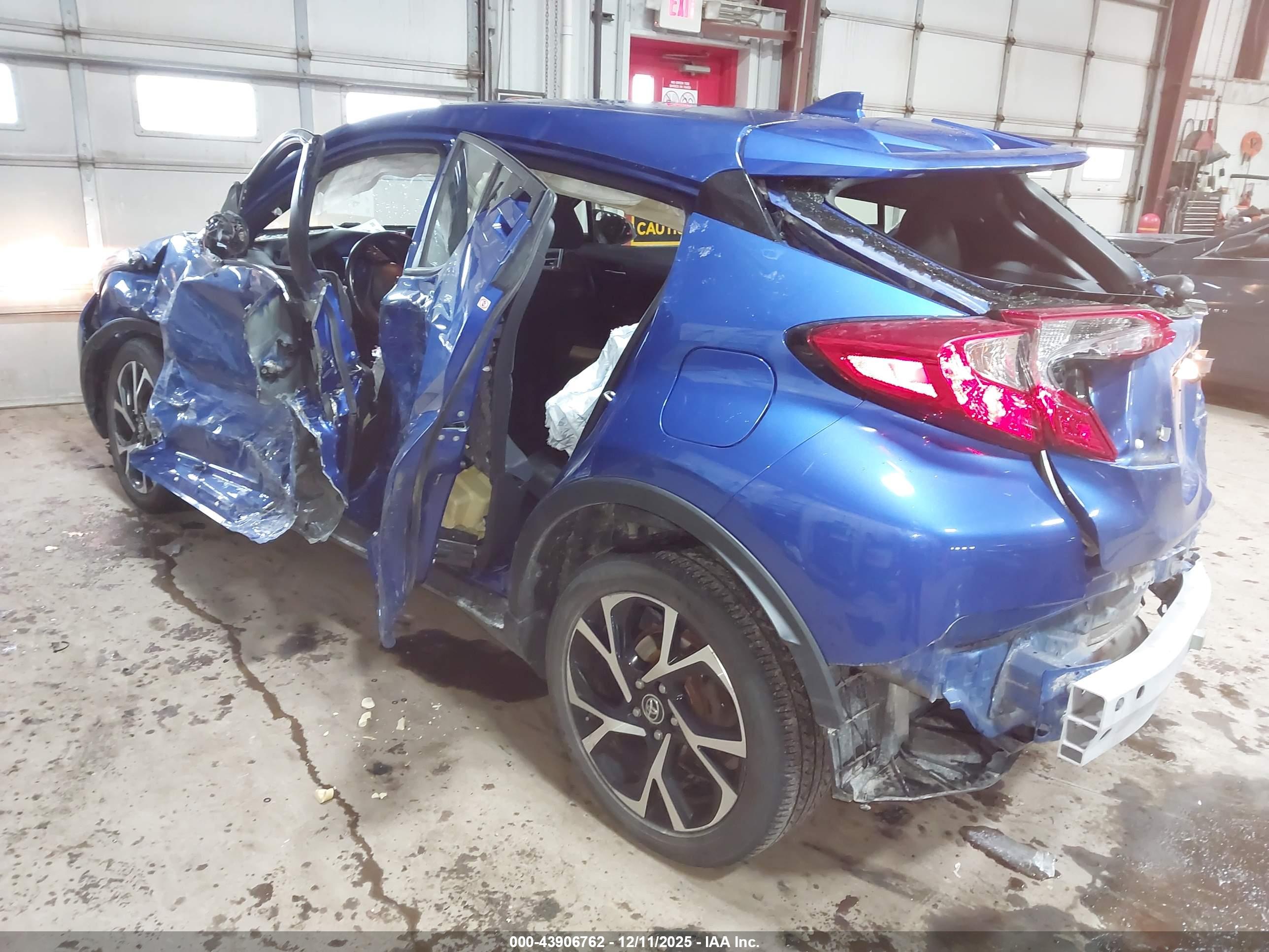 TOYOTA C-HR image 3