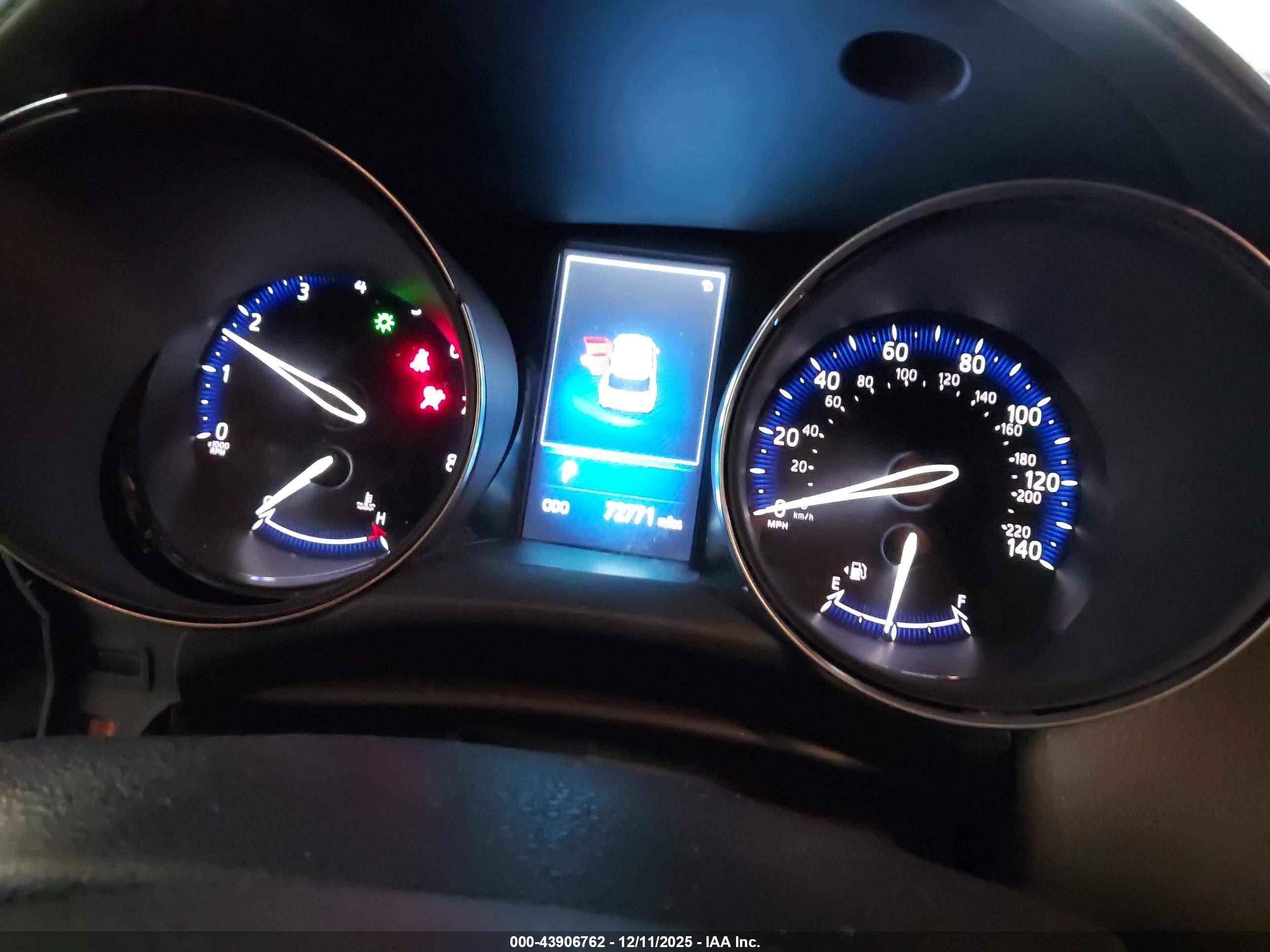 TOYOTA C-HR image 7