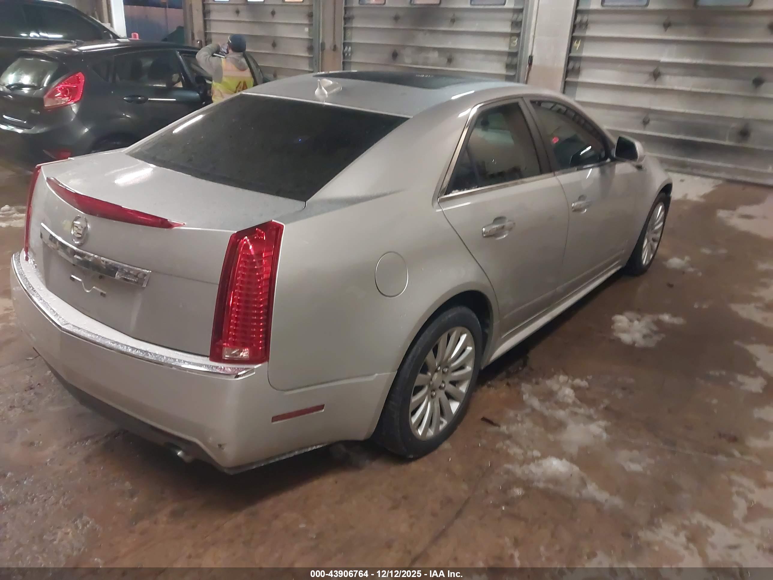 CADILLAC CTS image 4