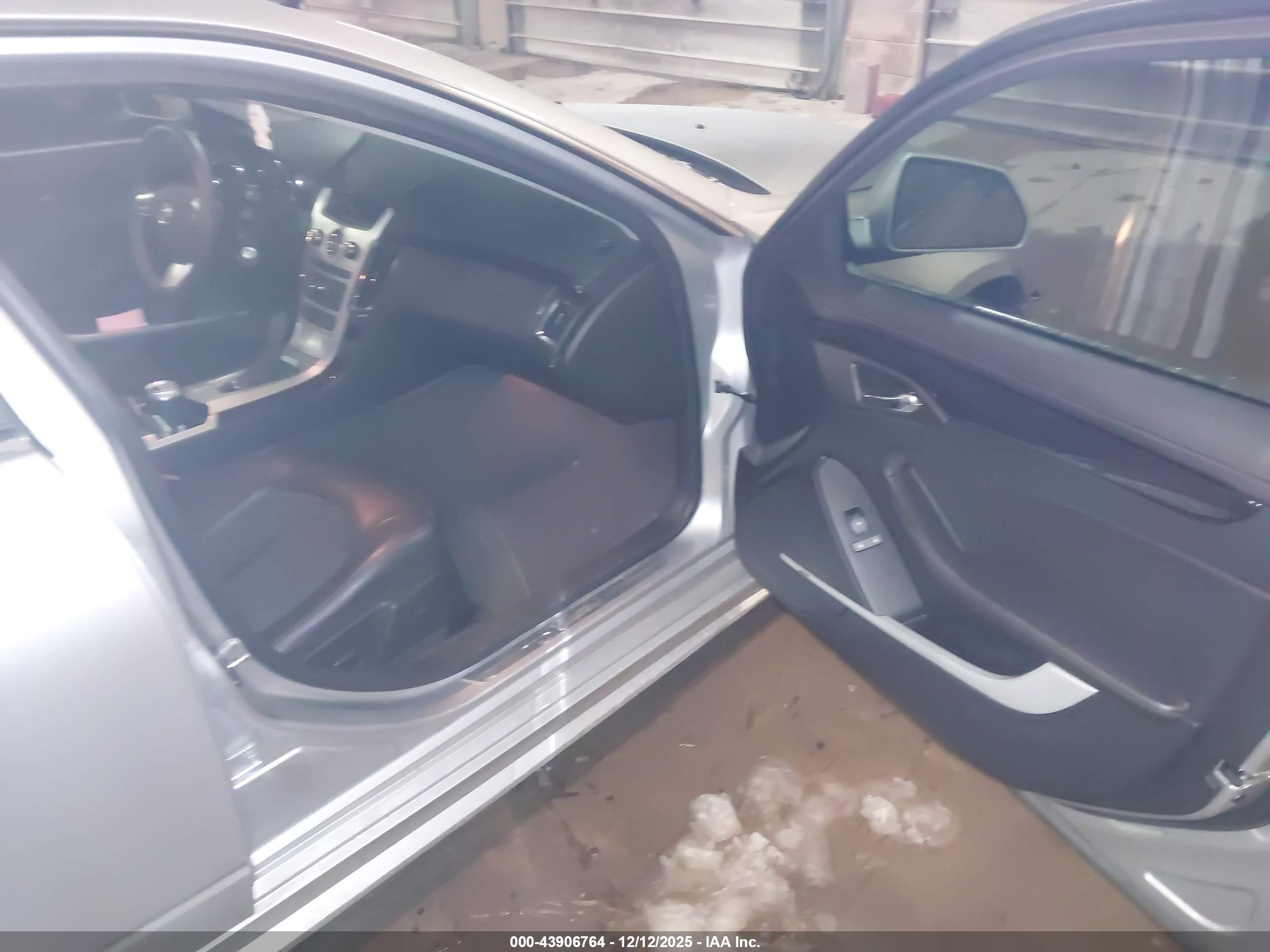 CADILLAC CTS image 5