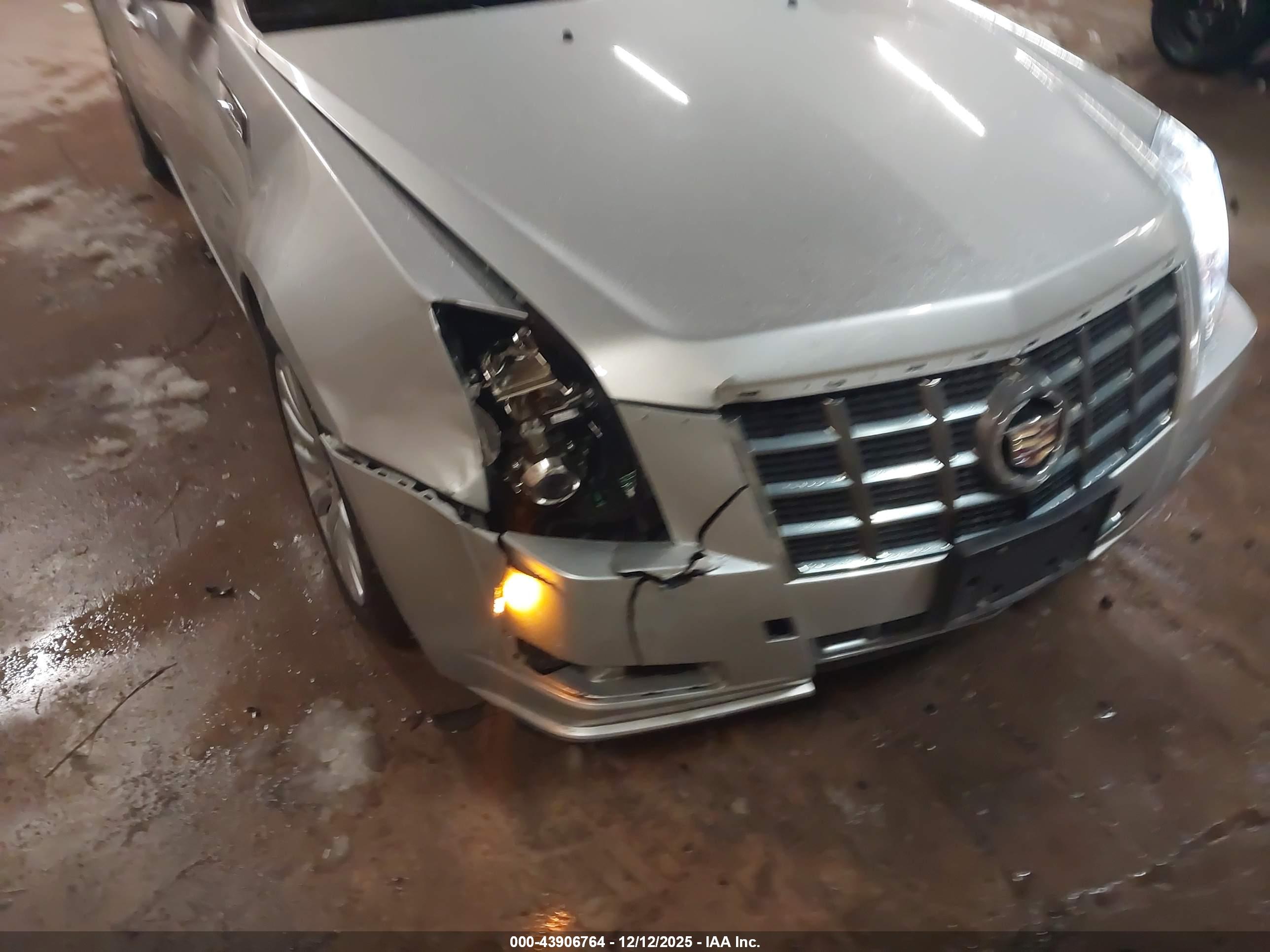 CADILLAC CTS image 6