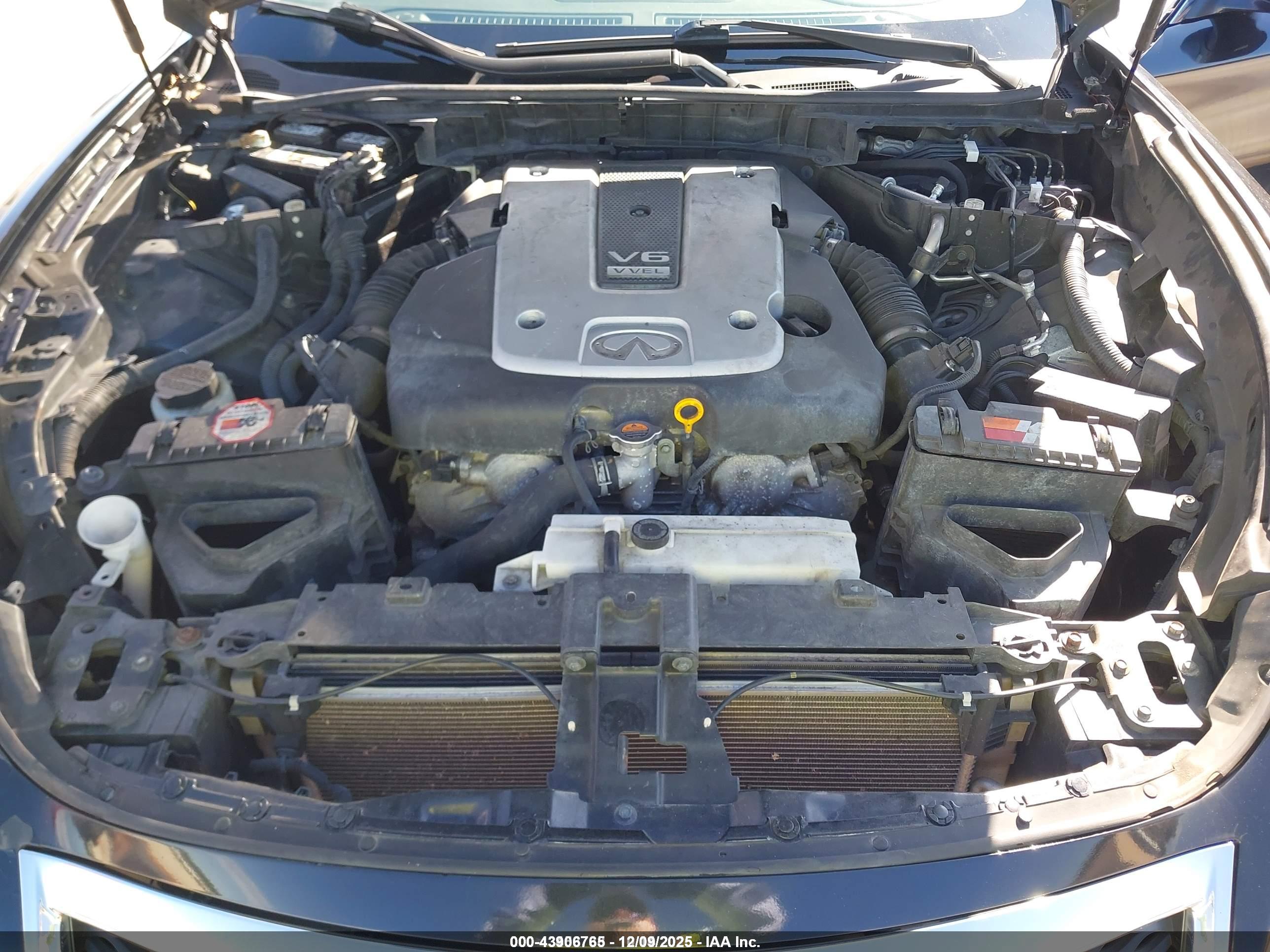 INFINITI Q70L image 10