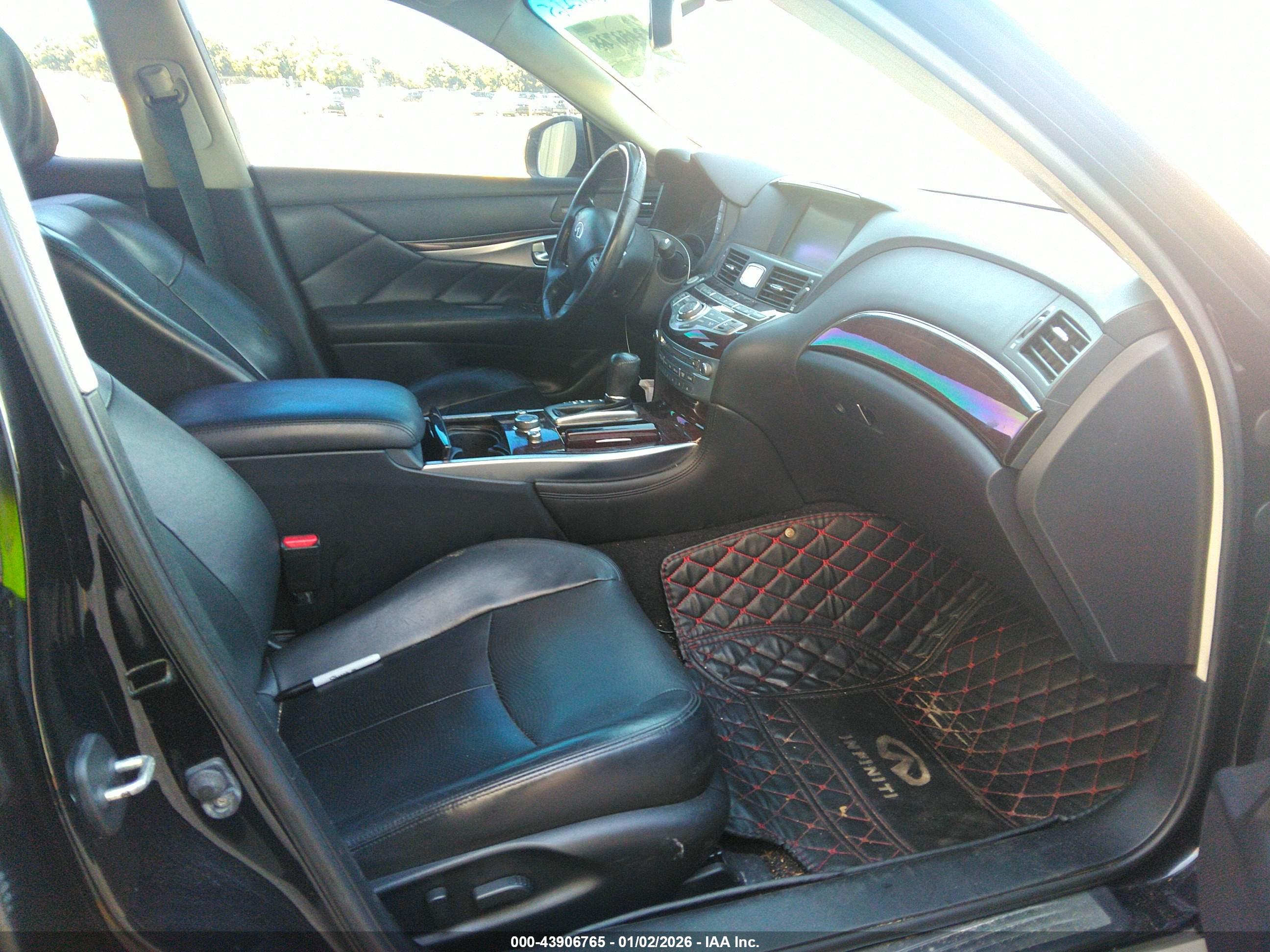 INFINITI Q70L image 5