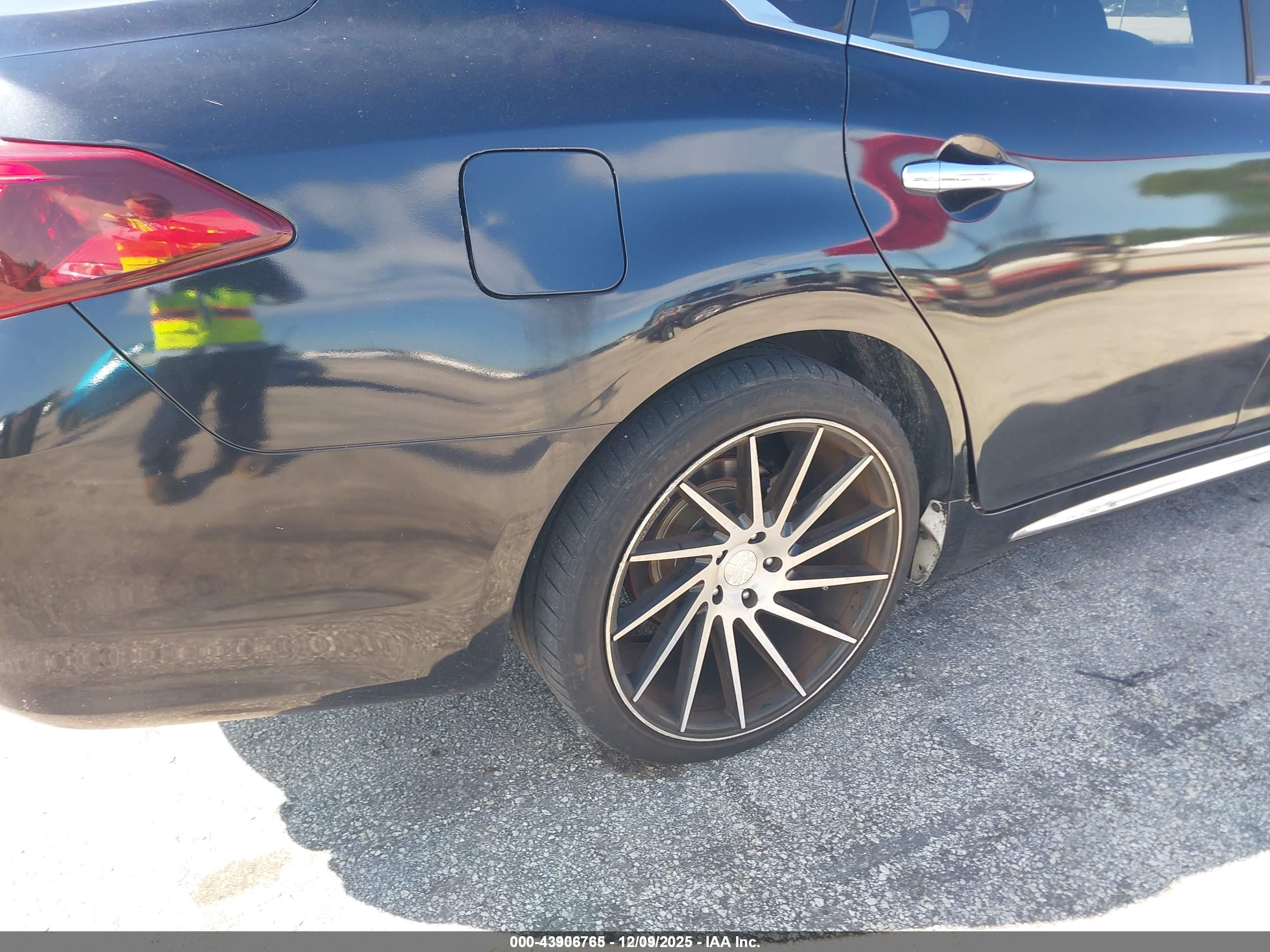 INFINITI Q70L image 6