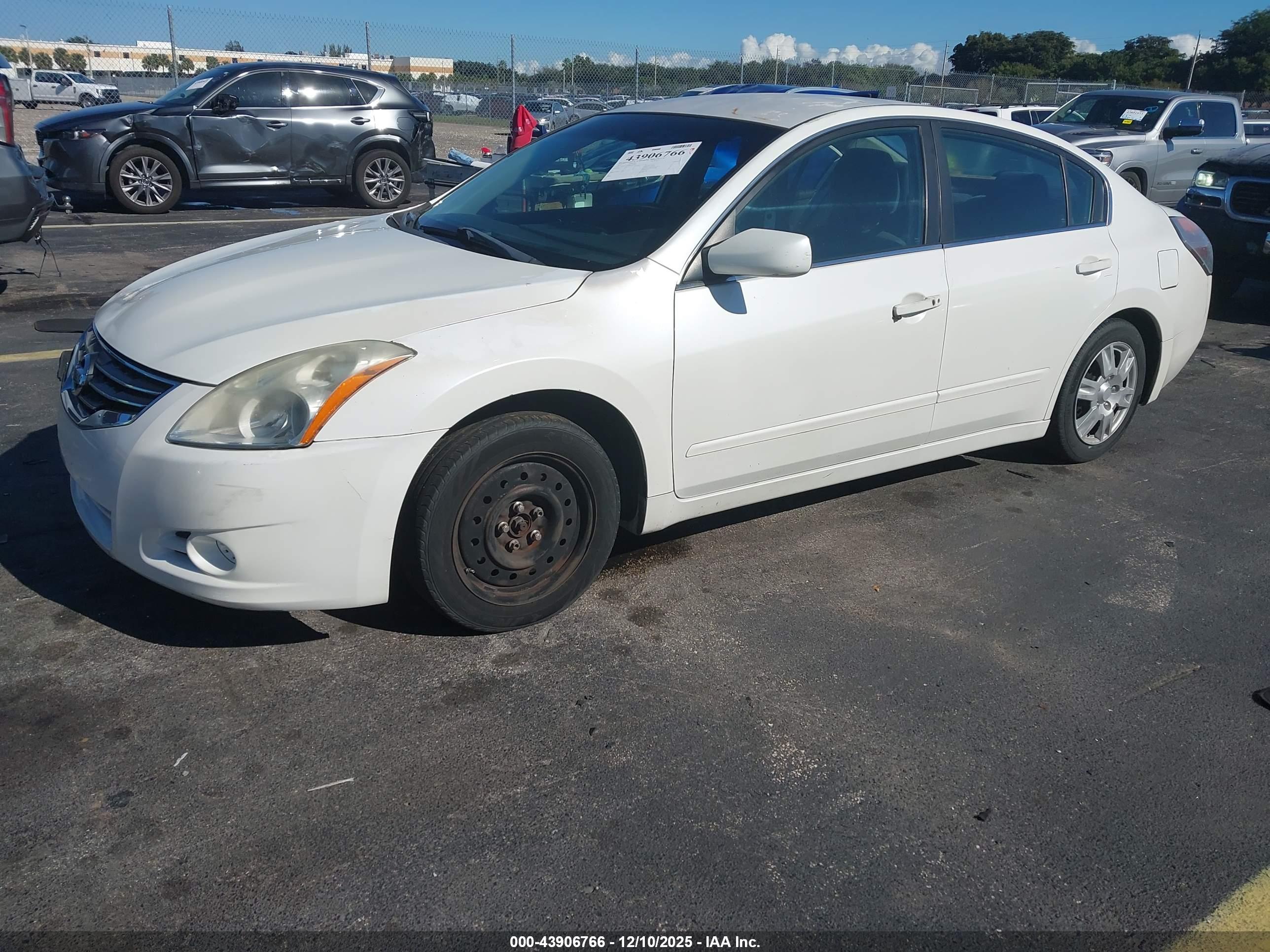 NISSAN ALTIMA image 2