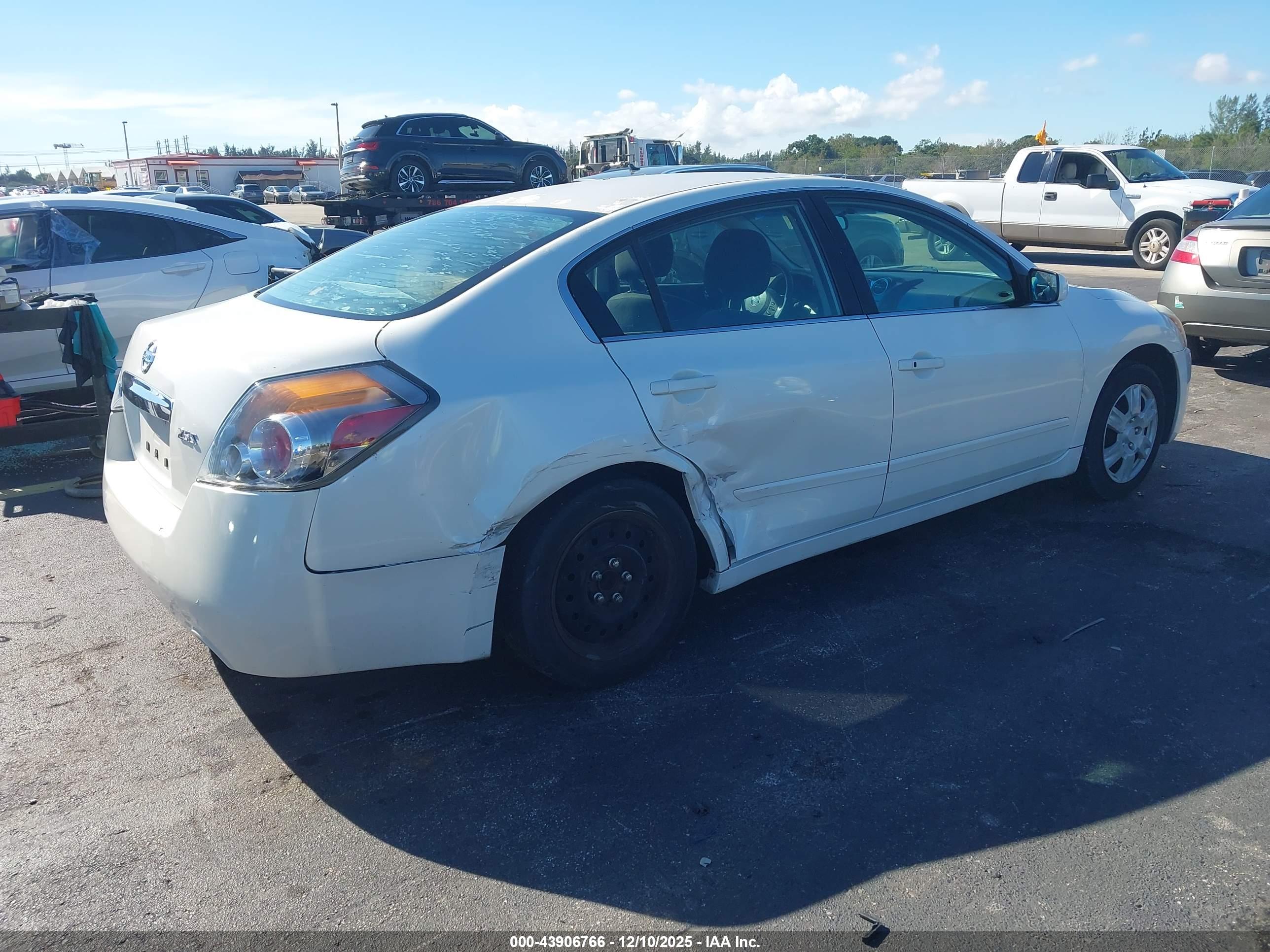 NISSAN ALTIMA image 4