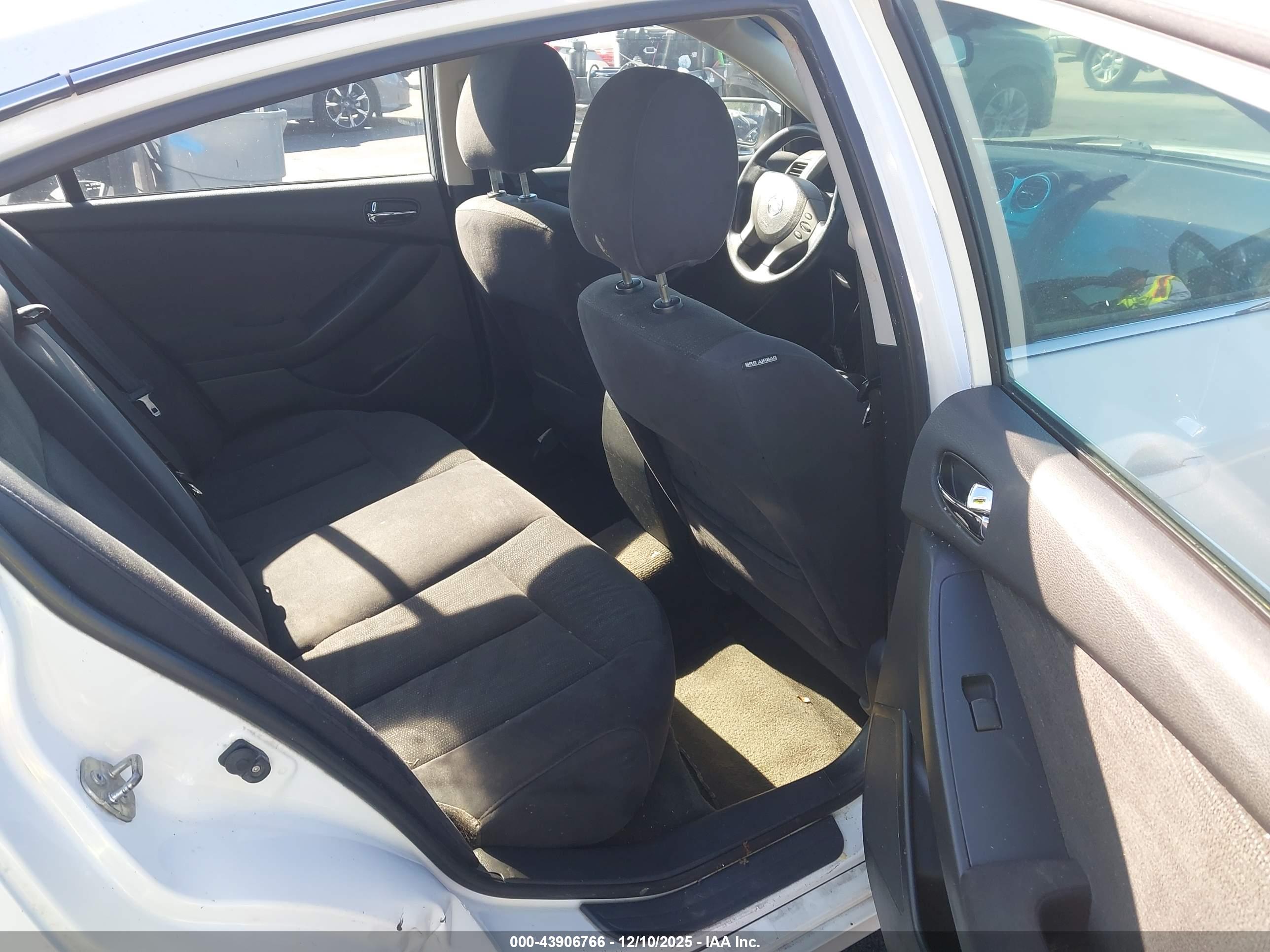 NISSAN ALTIMA image 8